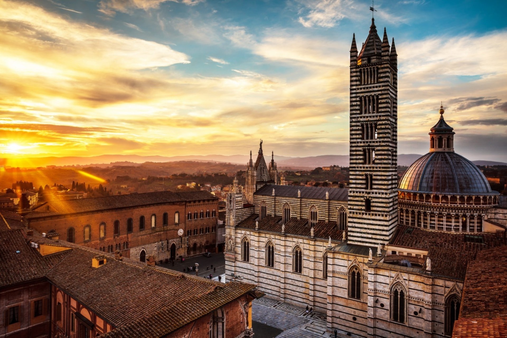 Siena walking tour, Bar crawl, French Riviera, Riviera Bar Crawl Tours, 1920x1280 HD Desktop