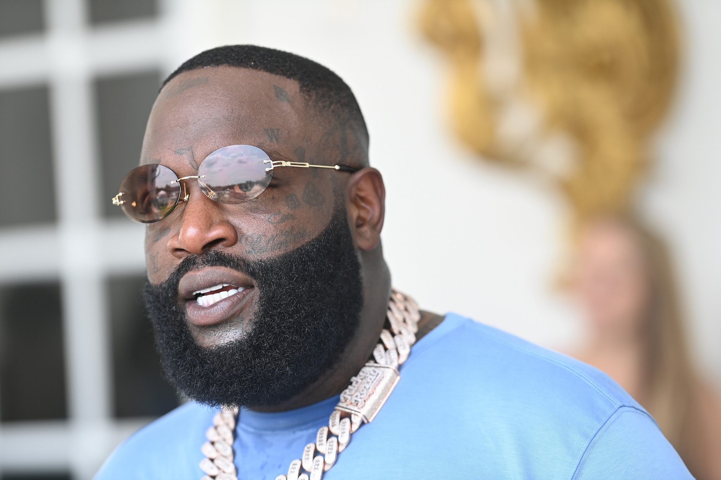 Rick Ross's gift, Teenage son's birthday, Wingstop restaurant, Generous gesture, 2400x1600 HD Desktop