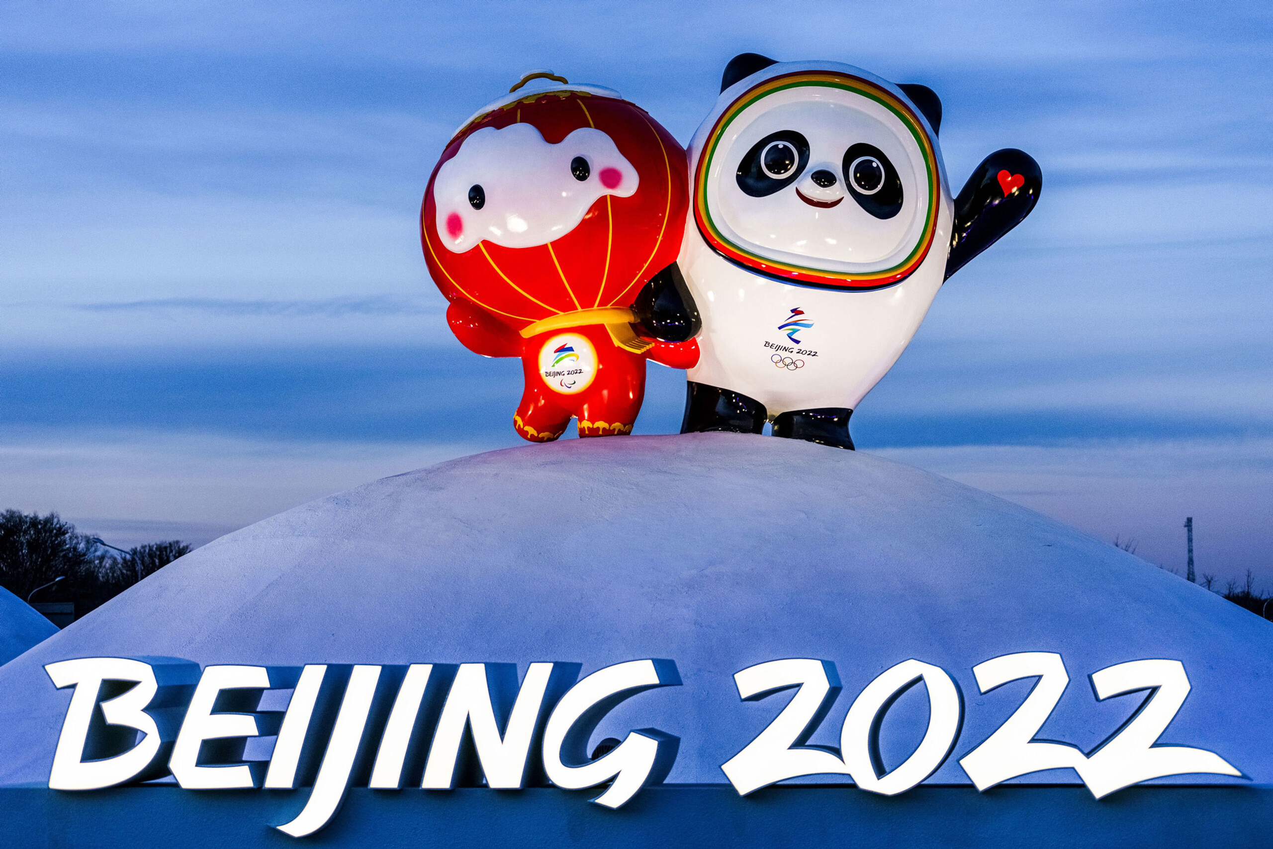 Bing Dwen Dwen and Shuey Rhon Rhon, 2022 Winter Olympics Wallpaper, 2560x1710 HD Desktop