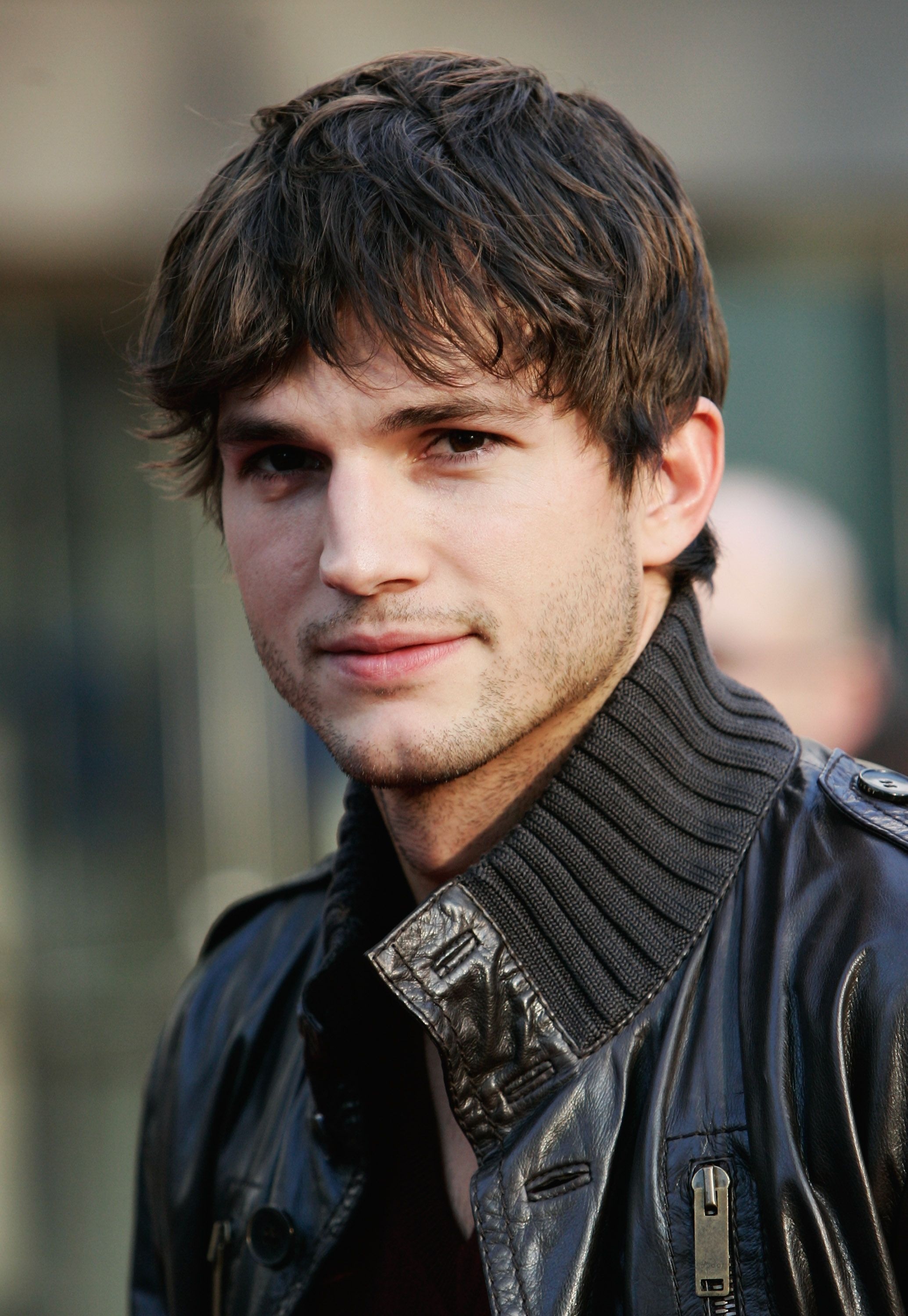 Ashton Kutcher, Top Free, Backgrounds, Wallpapers, 2070x3000 HD Phone