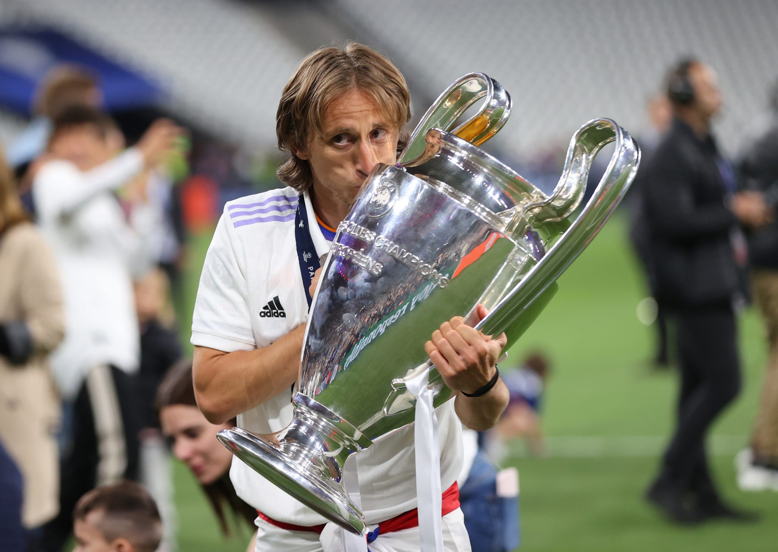 Luka Modrić, UEFA Champions League trophy, Real Madrid home kit, HD Desktop wallpaper