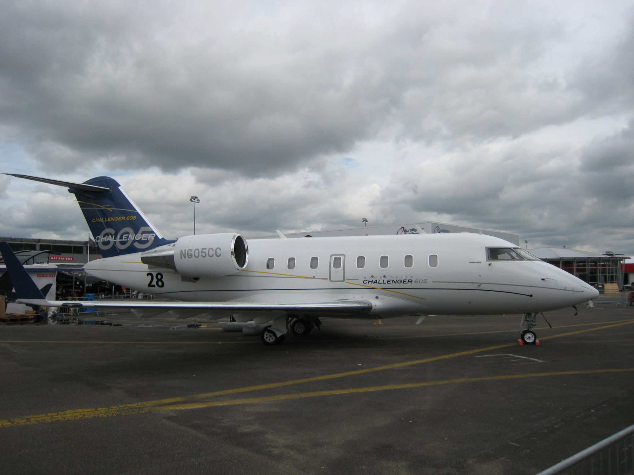 Bombardier Challenger 605, Aero India Airshow, Bangalore, Display, 2050x1540 HD Desktop