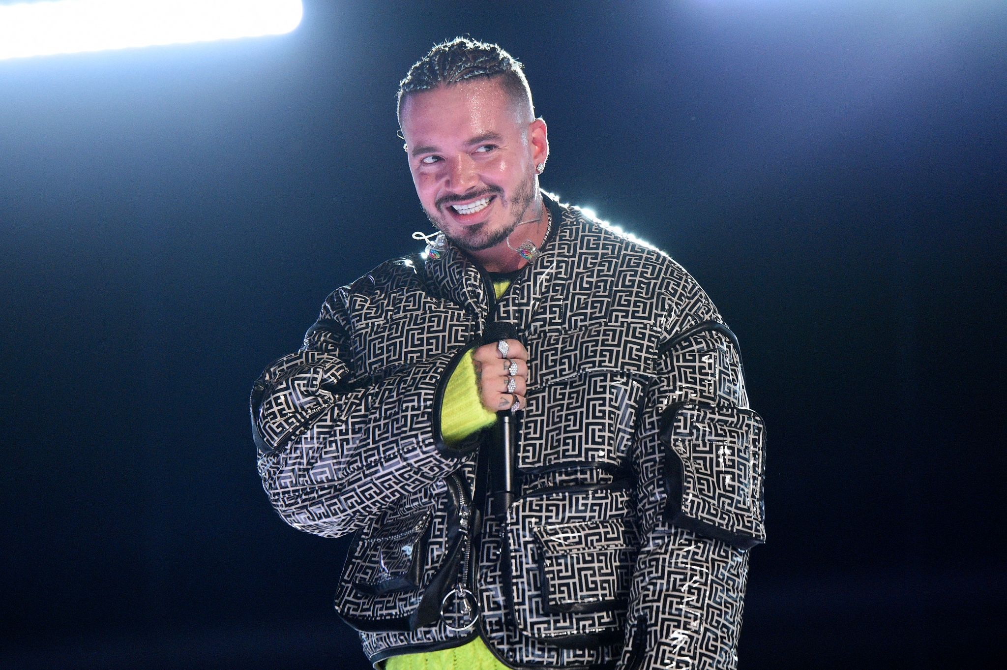 J. Balvin, San Antonio concert, Unforeseen issues, 2050x1370 HD Desktop