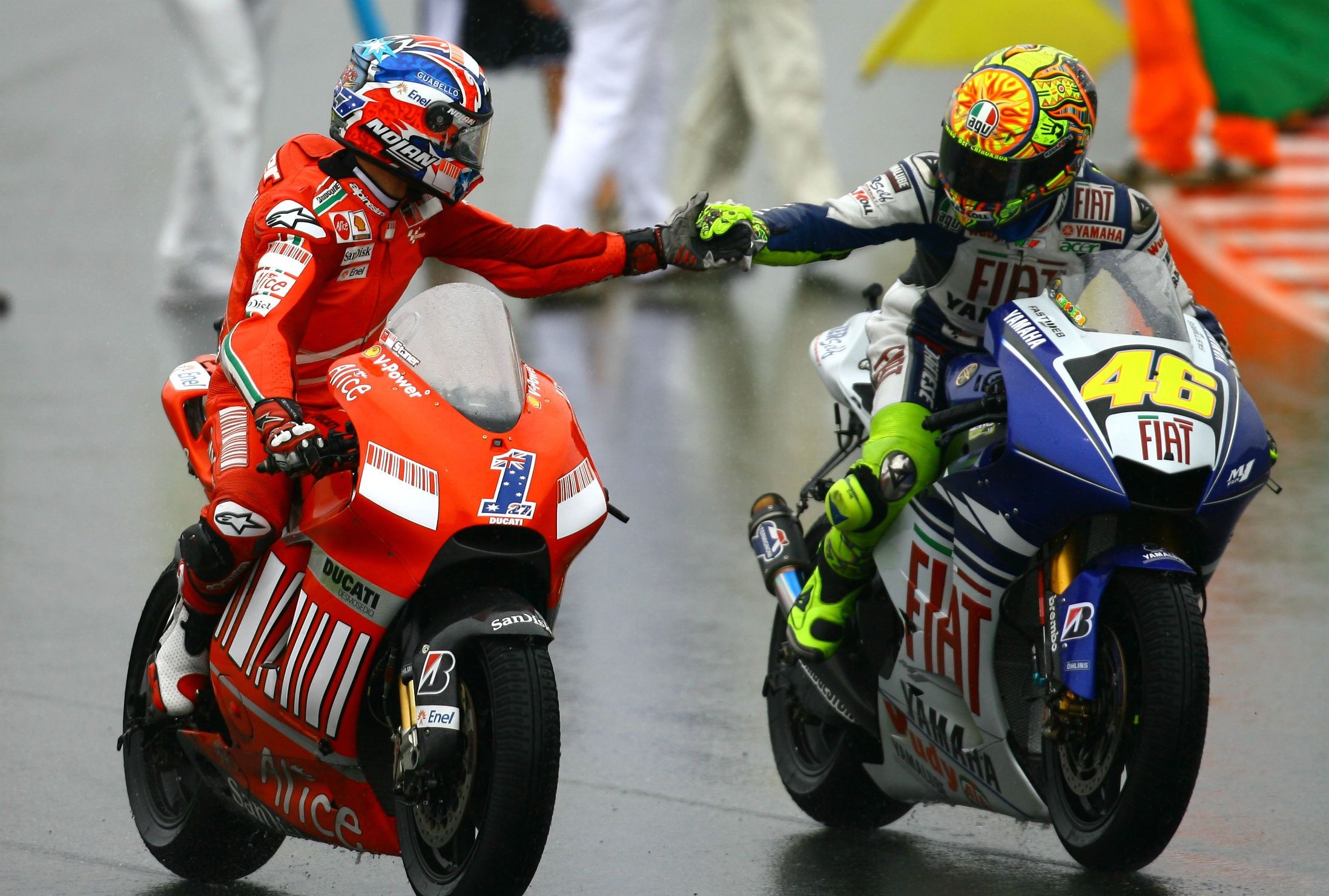 Valentino Rossi vs Casey Stoner, Motorcycle Racing Wallpaper, 2200x1480 HD Desktop