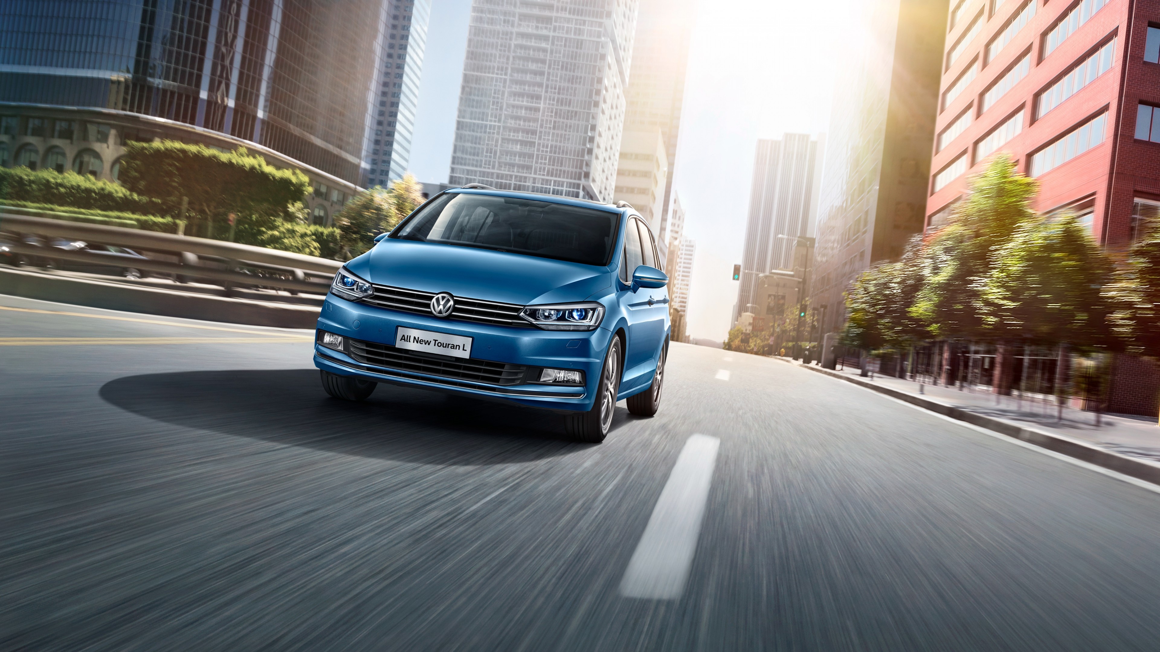 Volkswagen Touran, Stylish compact MPV, Spacious interior, Family-friendly, 3840x2160 4K Desktop