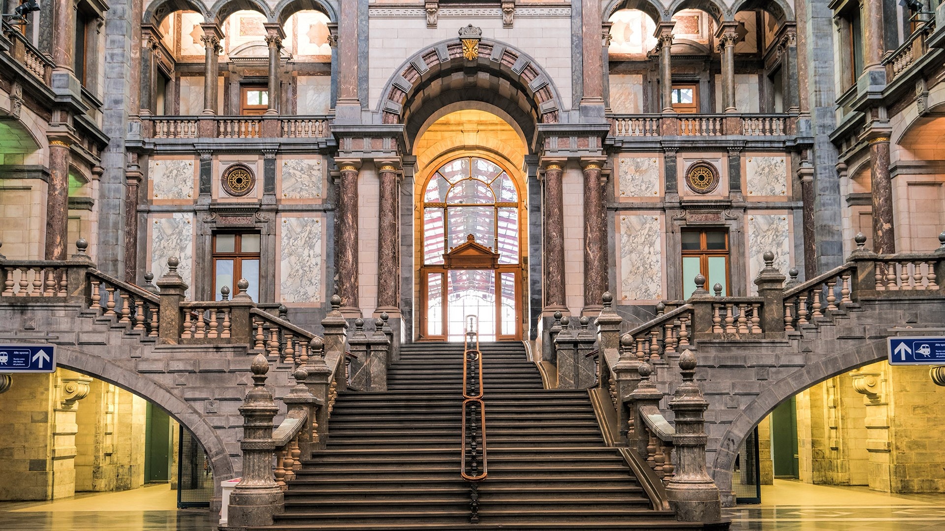 Building architecture, Antwerp train station, 1920x1080 Full HD Desktop