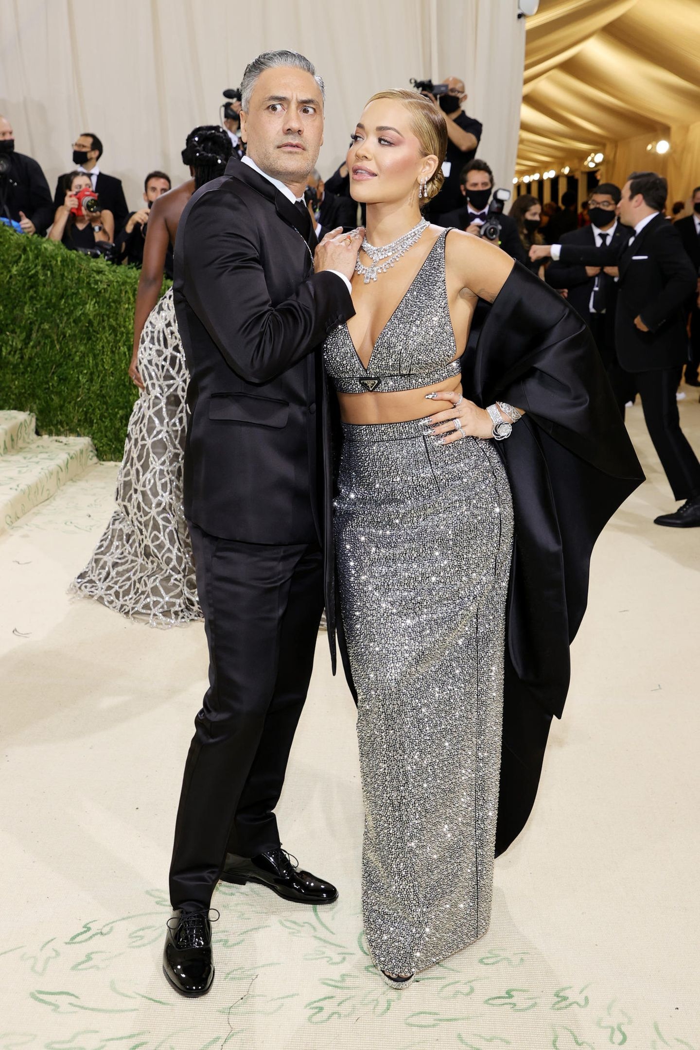 Rita Ora, Taika Waititi, Met Gala, Fashion event, 1440x2160 HD Phone