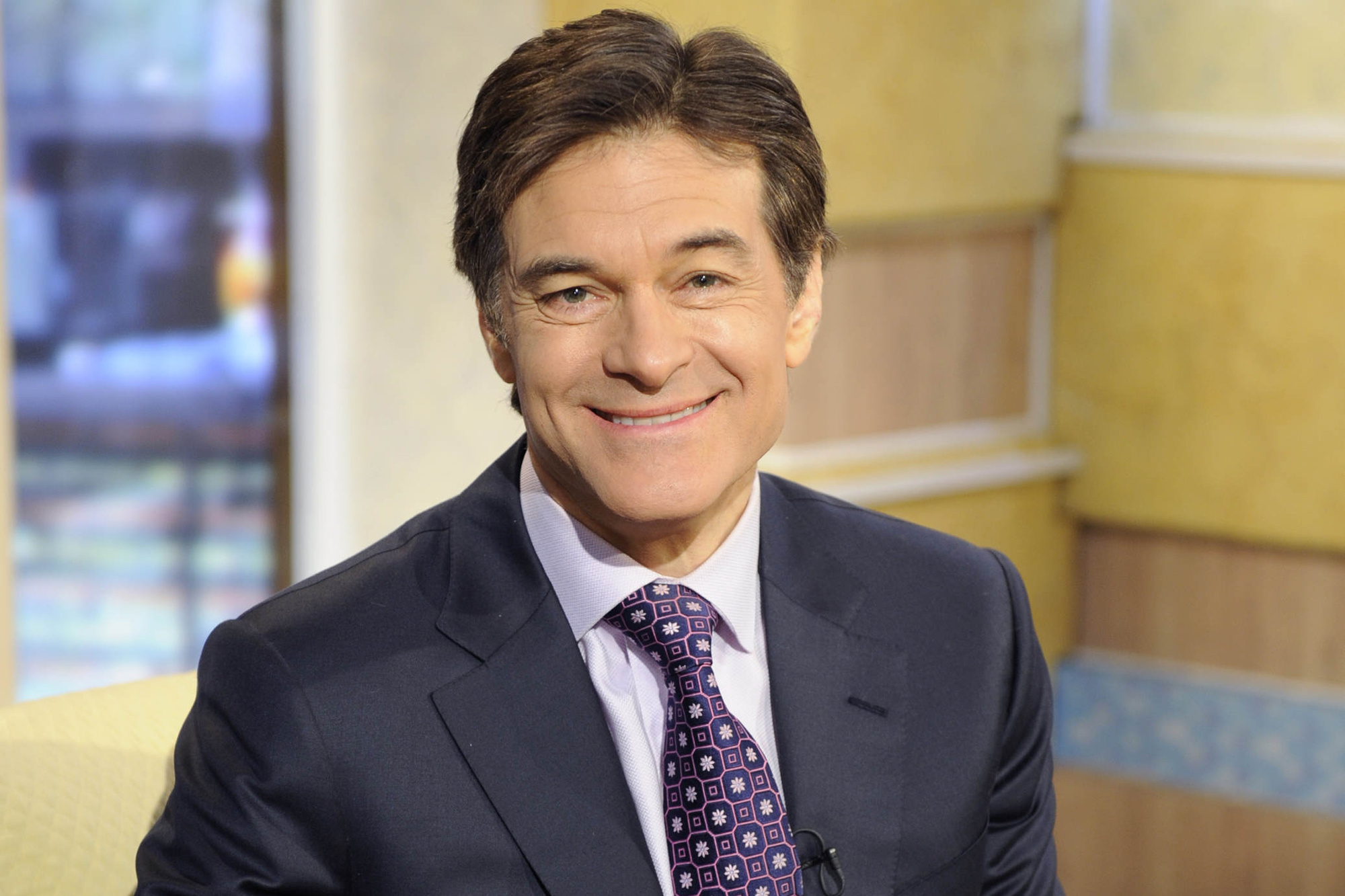 Mehmet Oz, Pseudoscience Exposed, Controversial TV Doctor, Not-So-Great Influence, 2000x1340 HD Desktop