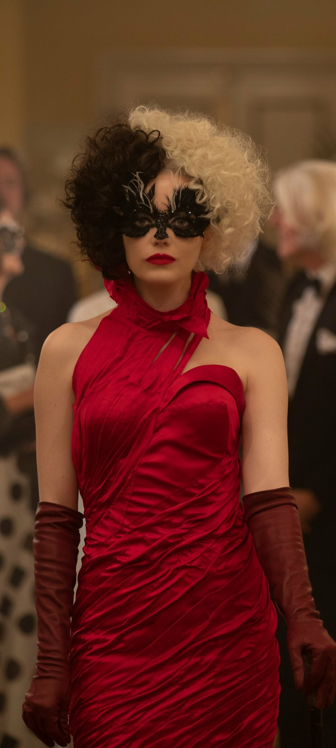 Cruella movie, Fashionably fierce, Iconic antagonist, Emma Stone, 1080x2400 HD Phone