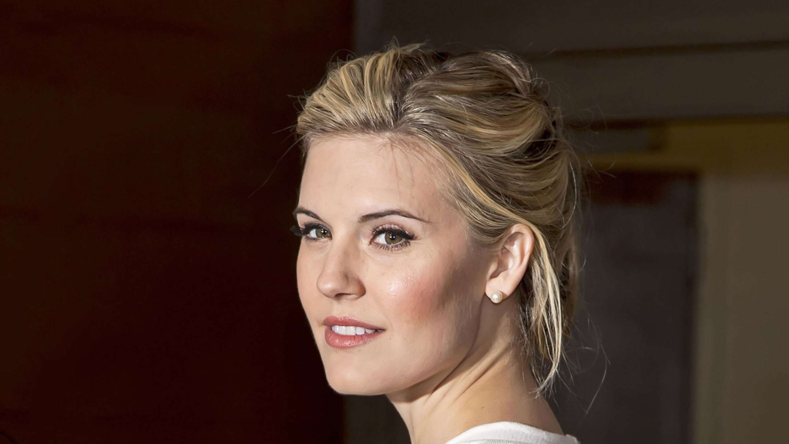 Maggie Grace, Free download, Actress wallpaper, Celebrity pictures, 2560x1440 HD Desktop