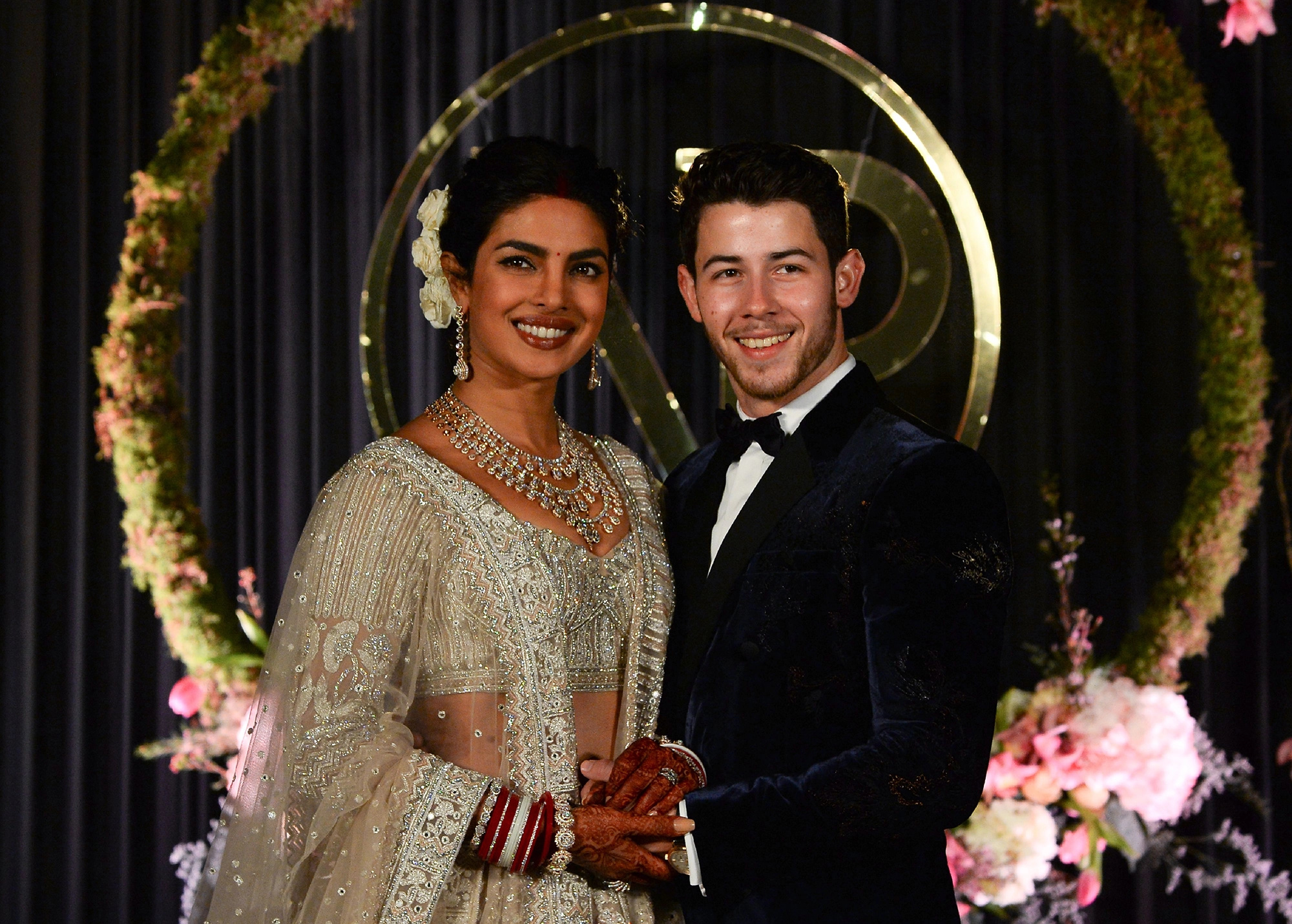 Caribbean honeymoon pic, Priyanka Chopra, Nick Jonas, Romance, 2000x1440 HD Desktop