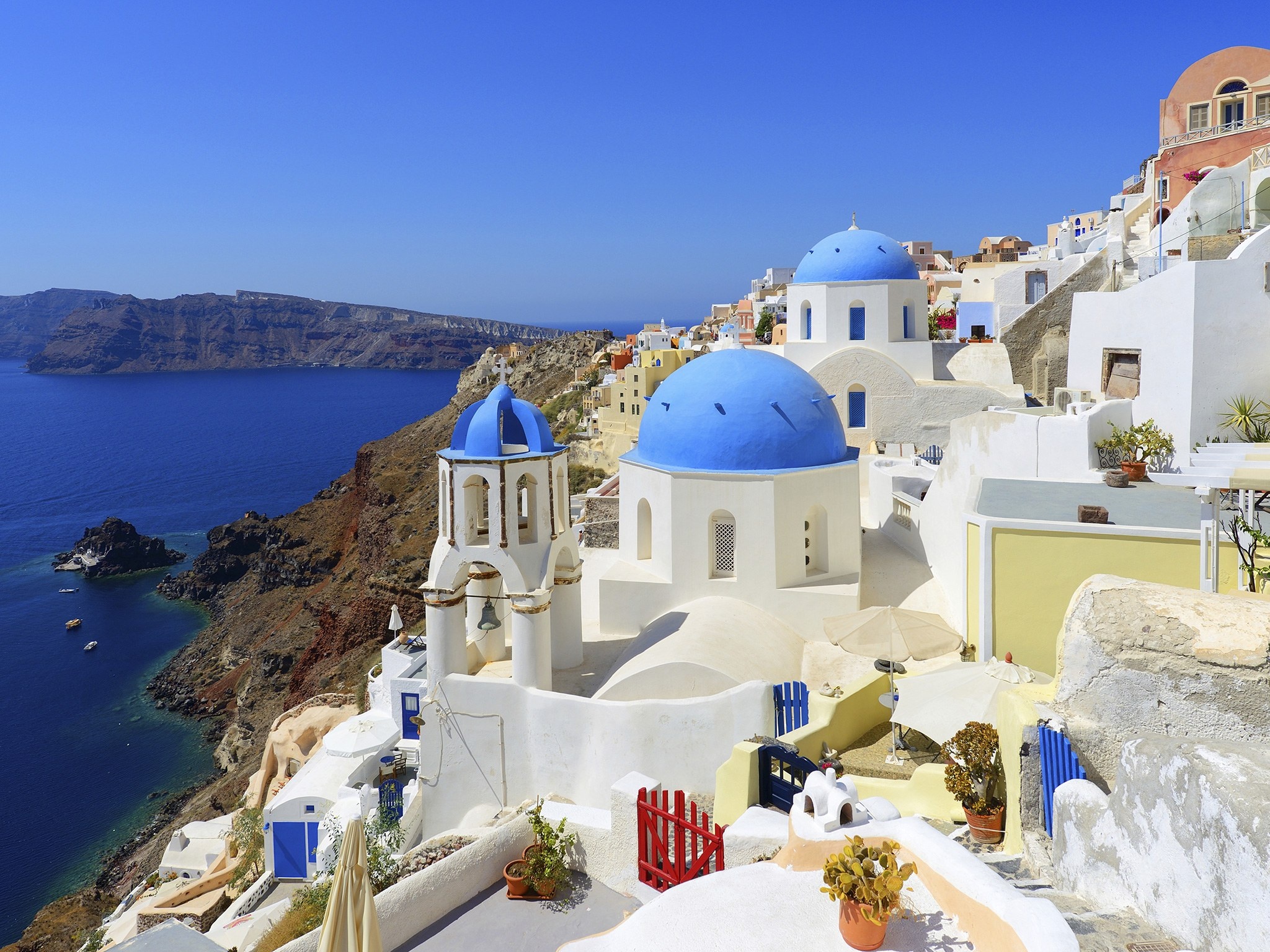 Blue Domes of Oia, Idyllic village, Santorini Island, Stunning architecture, 2050x1540 HD Desktop