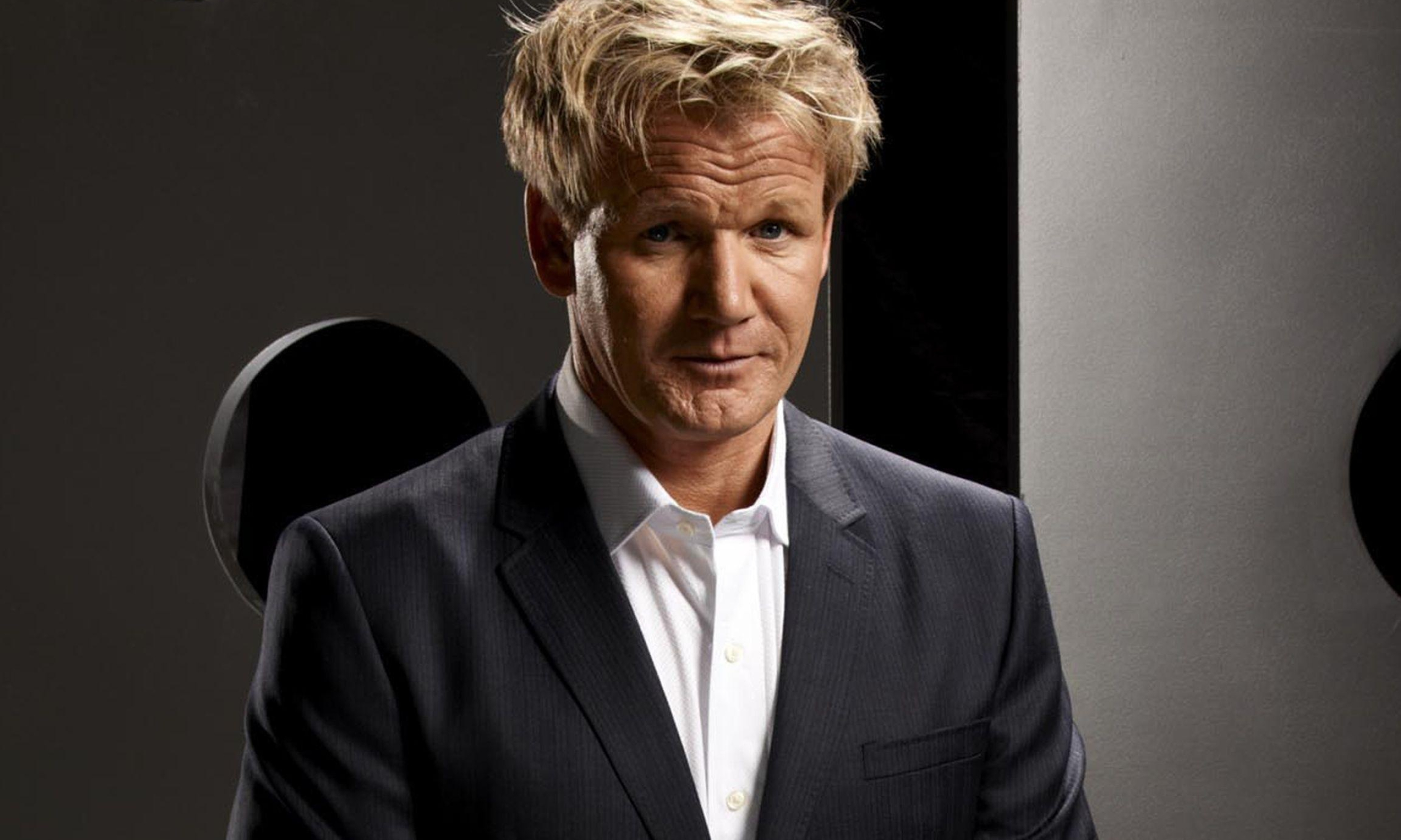 Gordon Ramsay, HD wallpaper, Culinary artistry, Chef's perfection, 2560x1540 HD Desktop