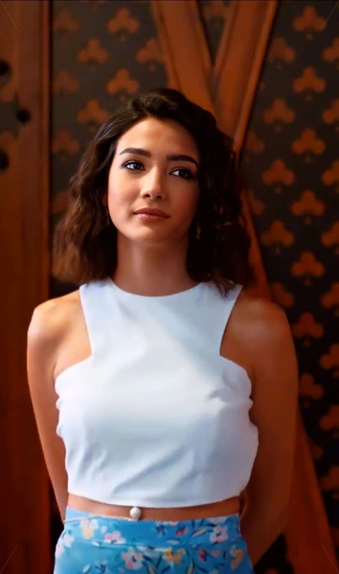 Aybuke Pusat (TV Shows), Turkish actress, Impressive range, Memorable characters, 1150x1950 HD Phone