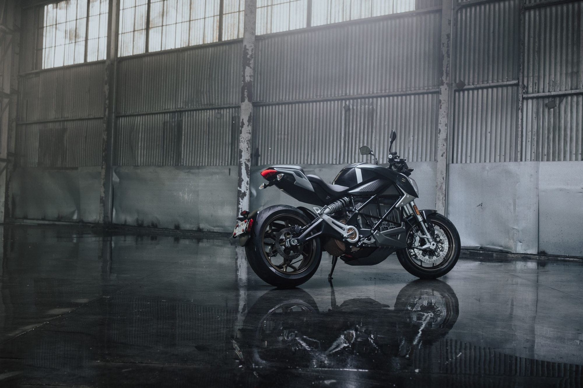 Zero SR/F, 2021 premium model, Electric motorcycle wonder, Brighton & Portslade showroom, 2000x1340 HD Desktop