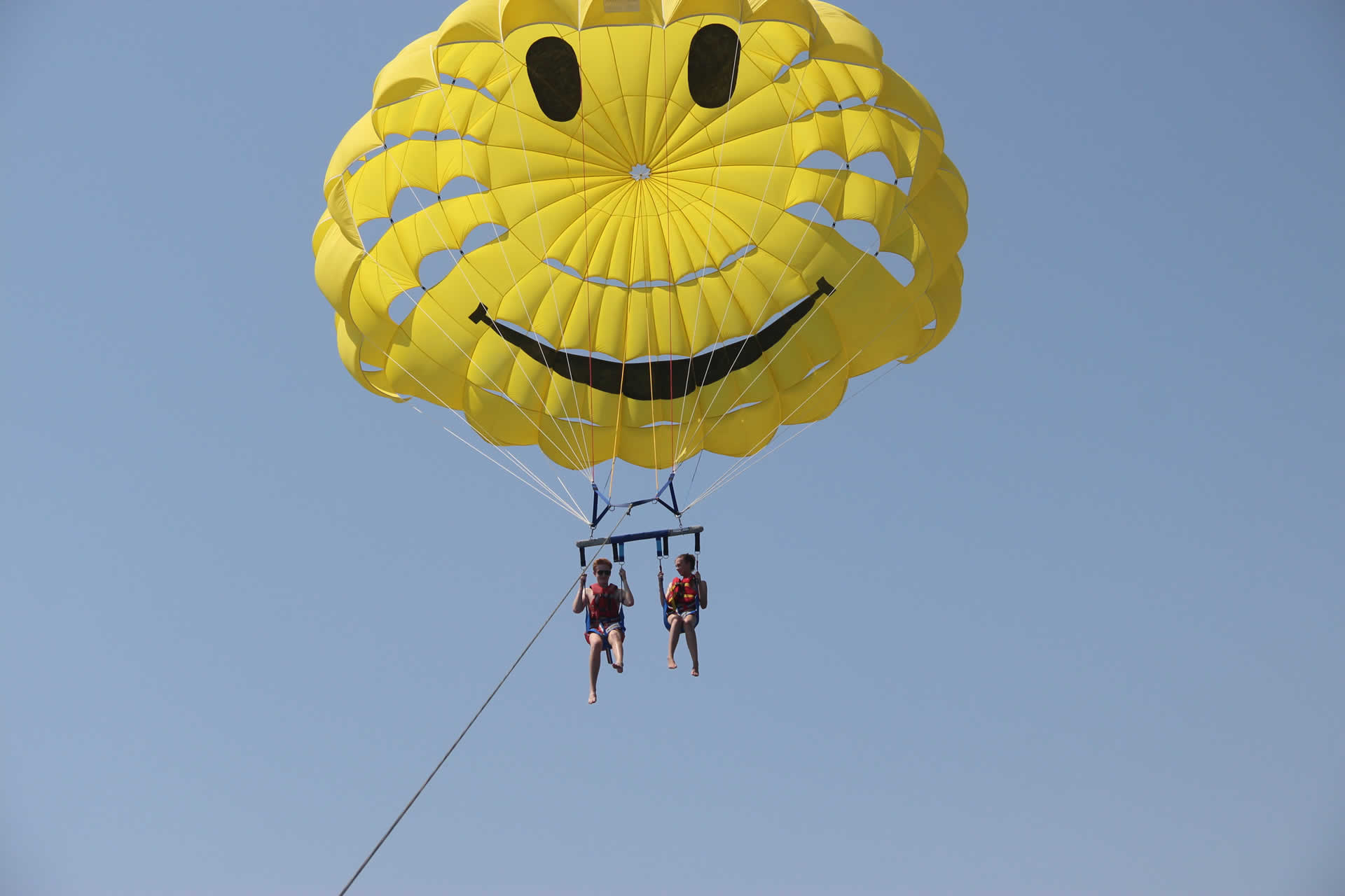 Simons Watersports, Parasailing thrill, Water sport experience, Sky high adventure, 1920x1280 HD Desktop