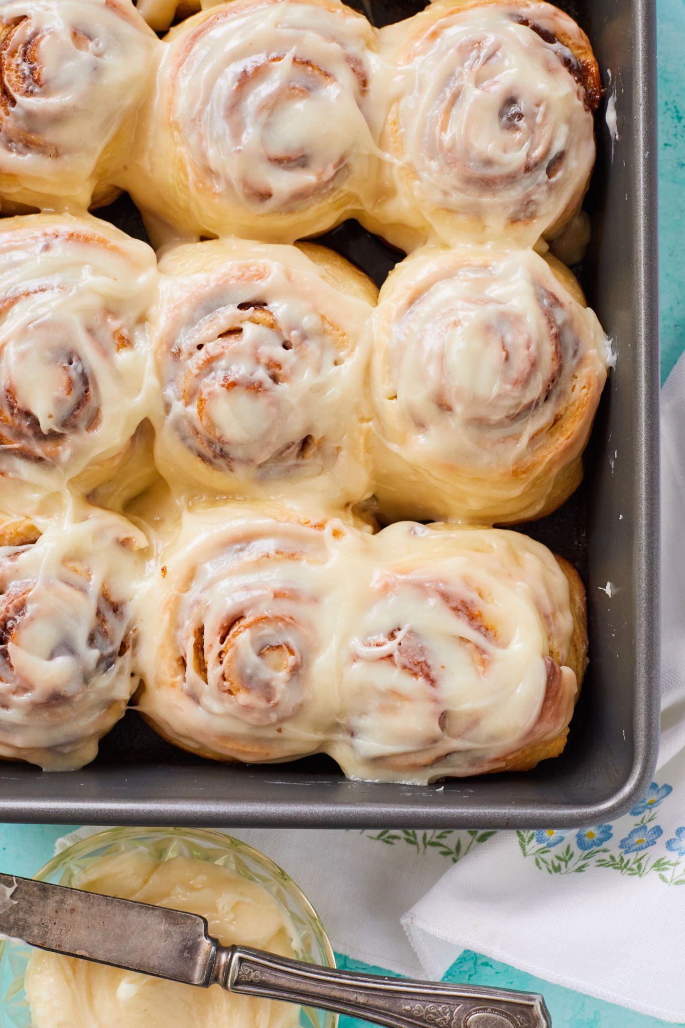 Cinnabon, Homemade rolls, Bigger bolder baking, Cinnamon delight, 1370x2050 HD Phone