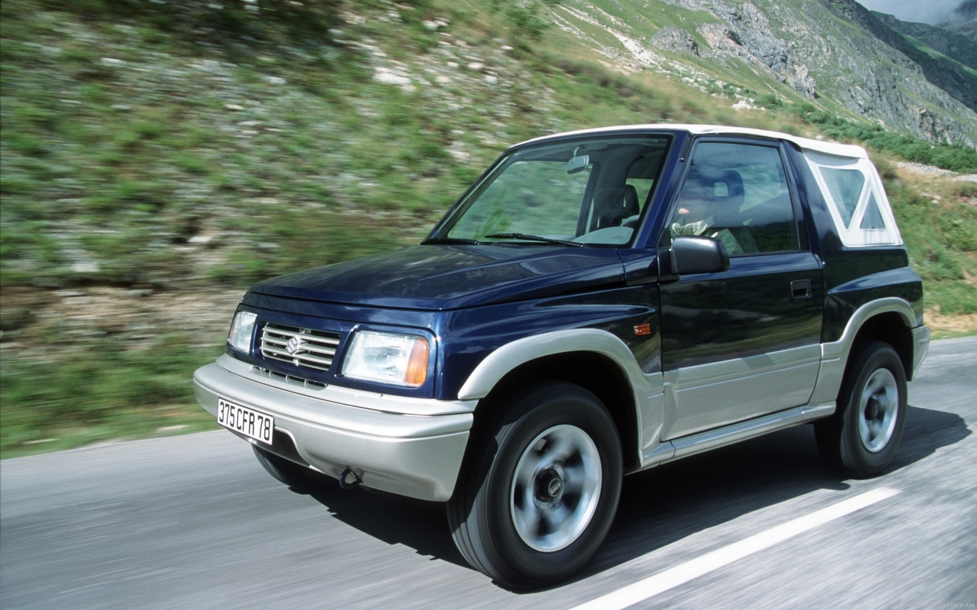 Compact SUV 3-doors, Suzuki Escudo Wallpaper, 1920x1200 HD Desktop