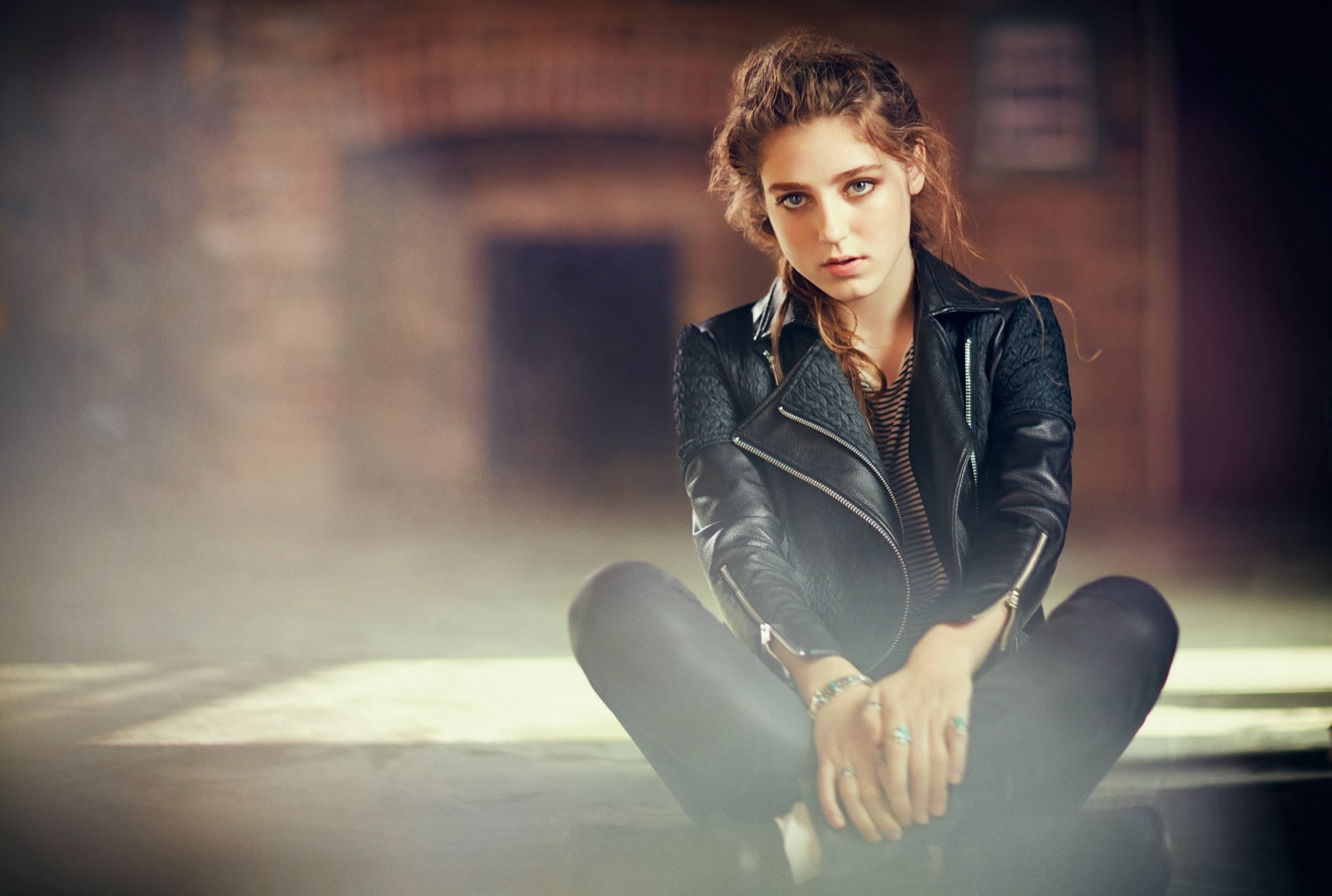 Wallpaper : Birdy, singer, women, leather jackets - kurshoo - 1217430 - HD Wallpapers 2050x1380