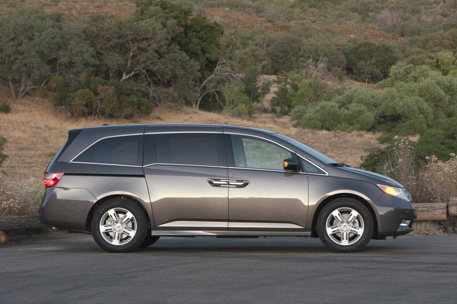 2020 Model, Honda Odyssey Wallpaper, 1920x1280 HD Desktop