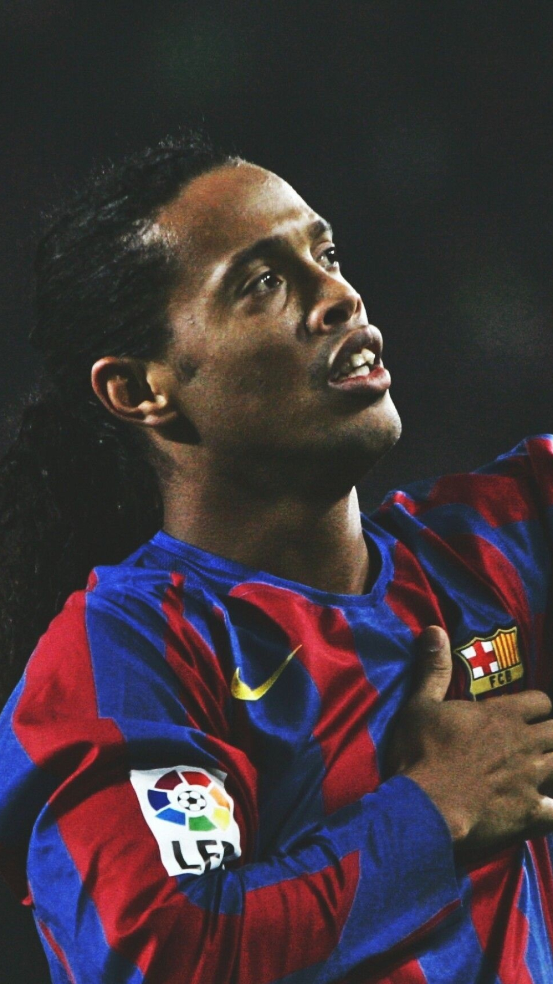 Ronaldinho, FC Barcelona jersey, LFP sleeve patch, Full HD Phone wallpaper
