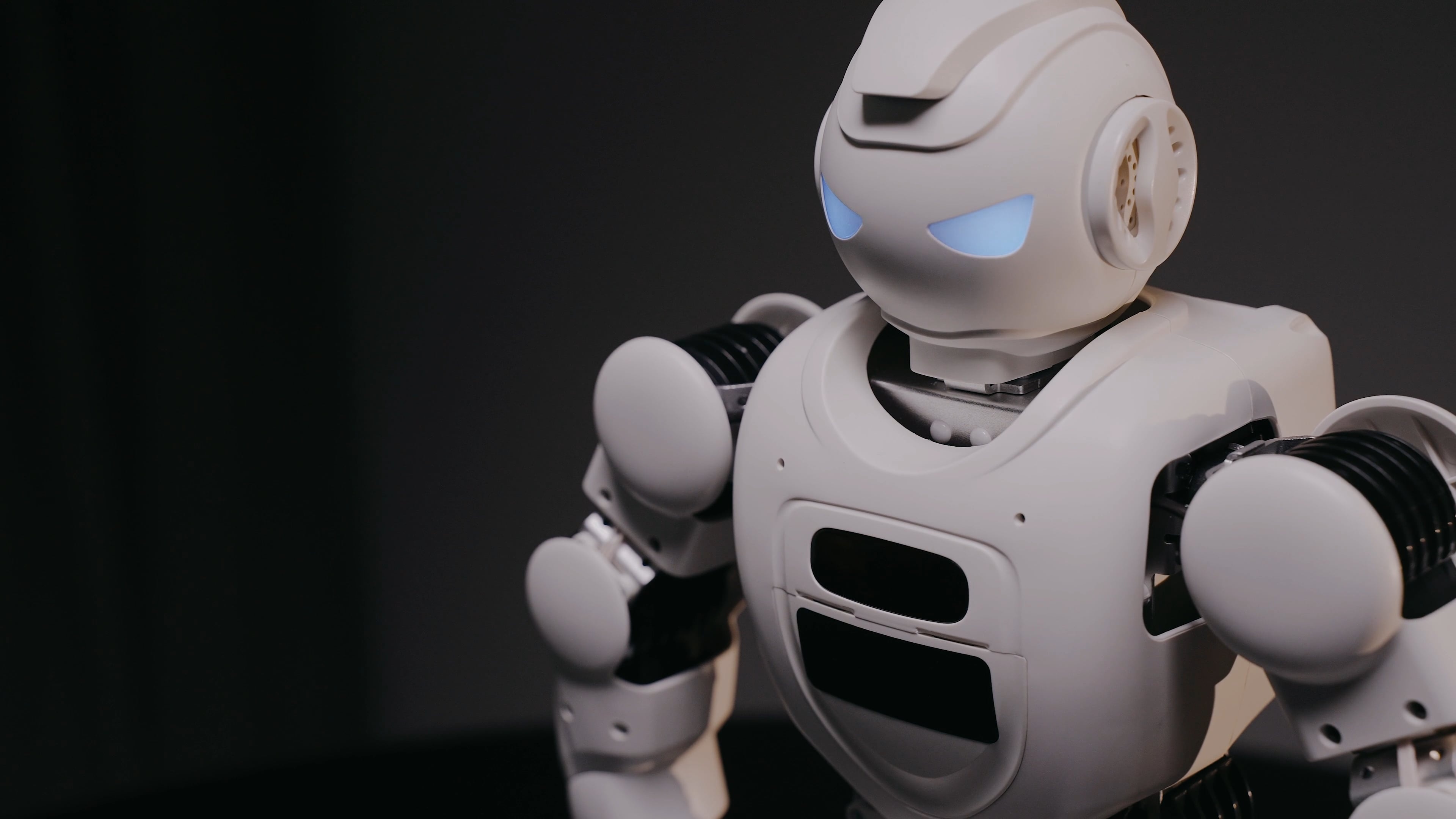 Close up video of a robot, Free stock video, Detailed shots, Robot technology, 3840x2160 4K Desktop
