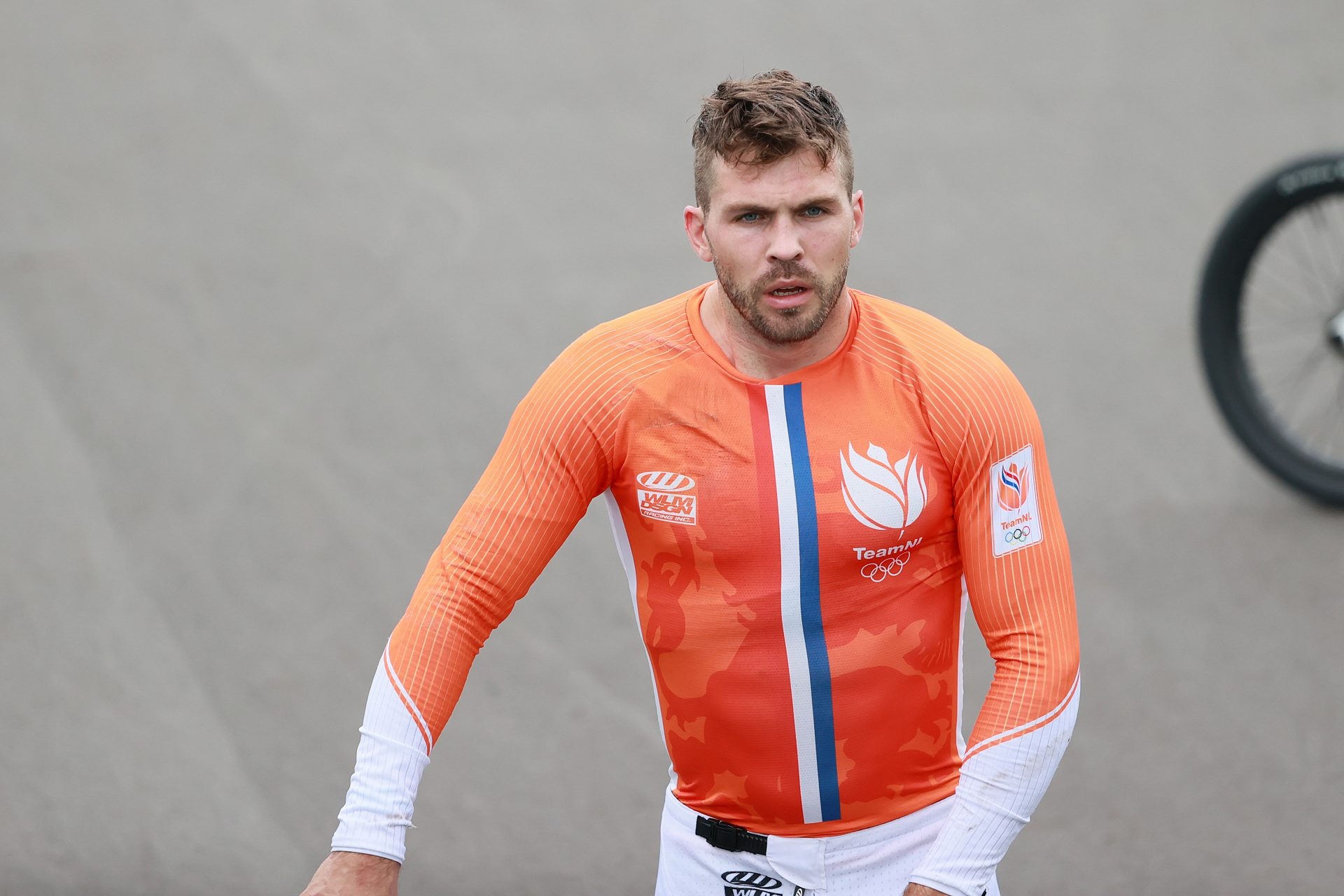 Twan Van Gendt, Reigning world champion, Disappointing start, Early exit, 1920x1280 HD Desktop