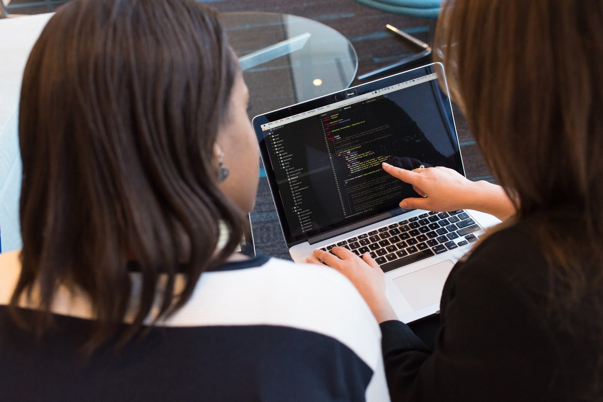 Apple MacBook laptop, dark mode code editor, female software developers, HD Desktop wallpaper