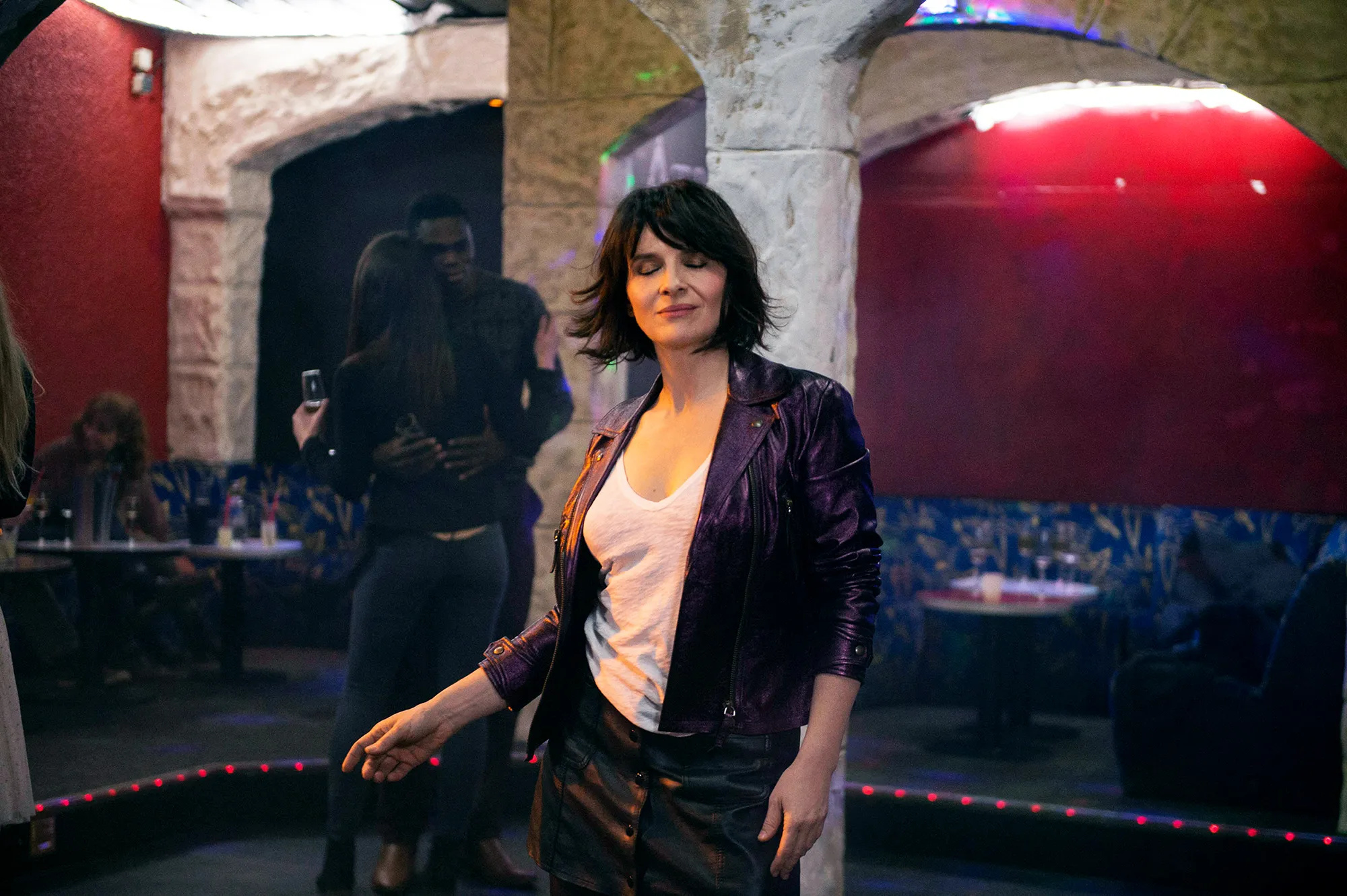 Juliette Binoche, Movies, Luminous in sly romance, Vanity Fair, 2000x1340 HD Desktop