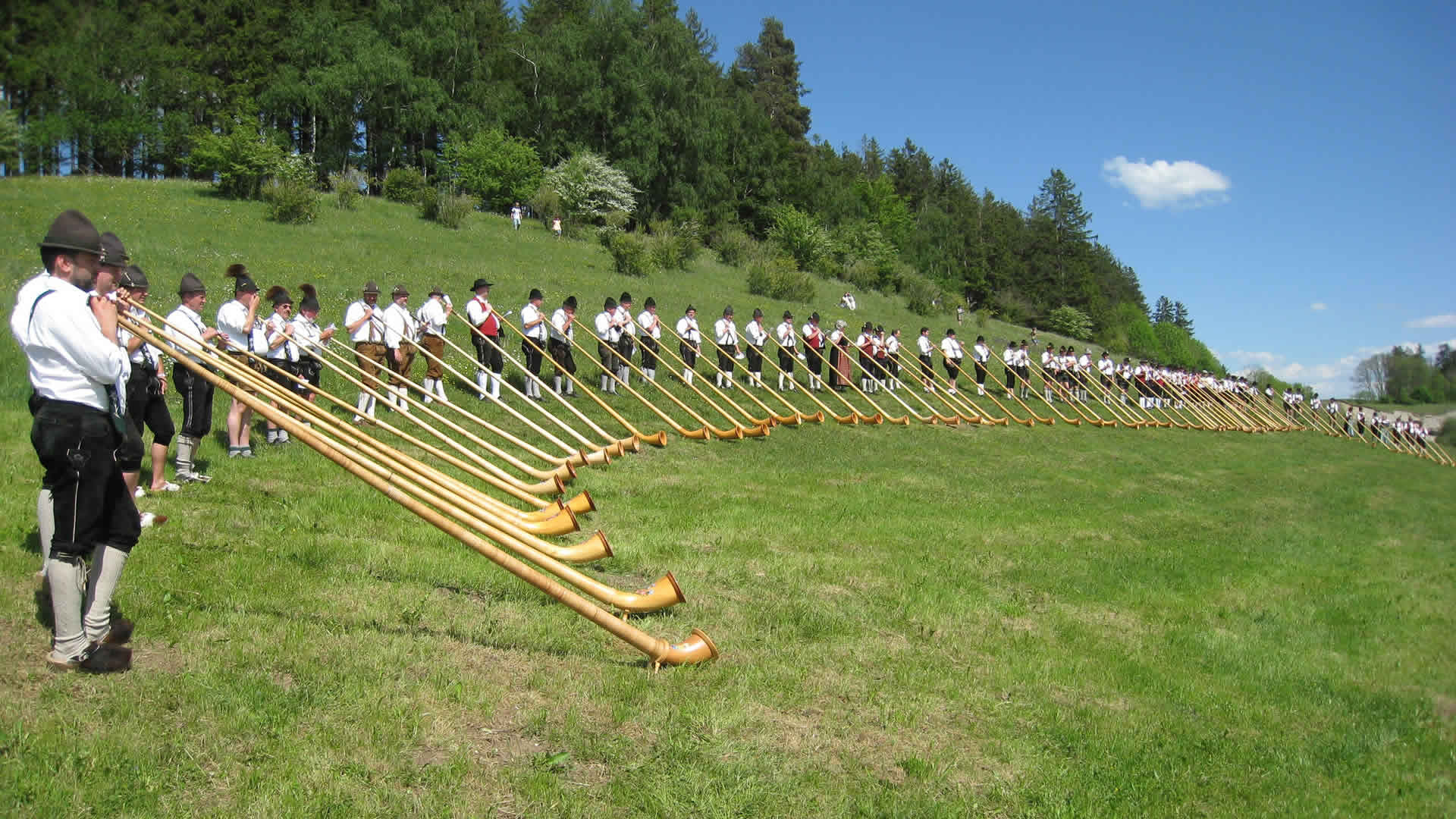 Kreuzthal Rosemarie Wehrheim, Charming home, Alphorn music, Serene atmosphere, 1920x1080 Full HD Desktop