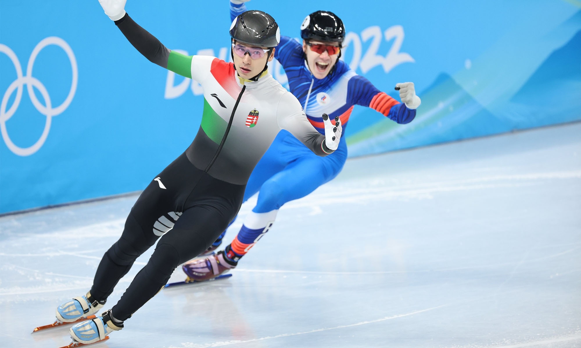 Shaoang Liu, short track gold, first individual gold, Beijing 2022, 2000x1200 HD Desktop