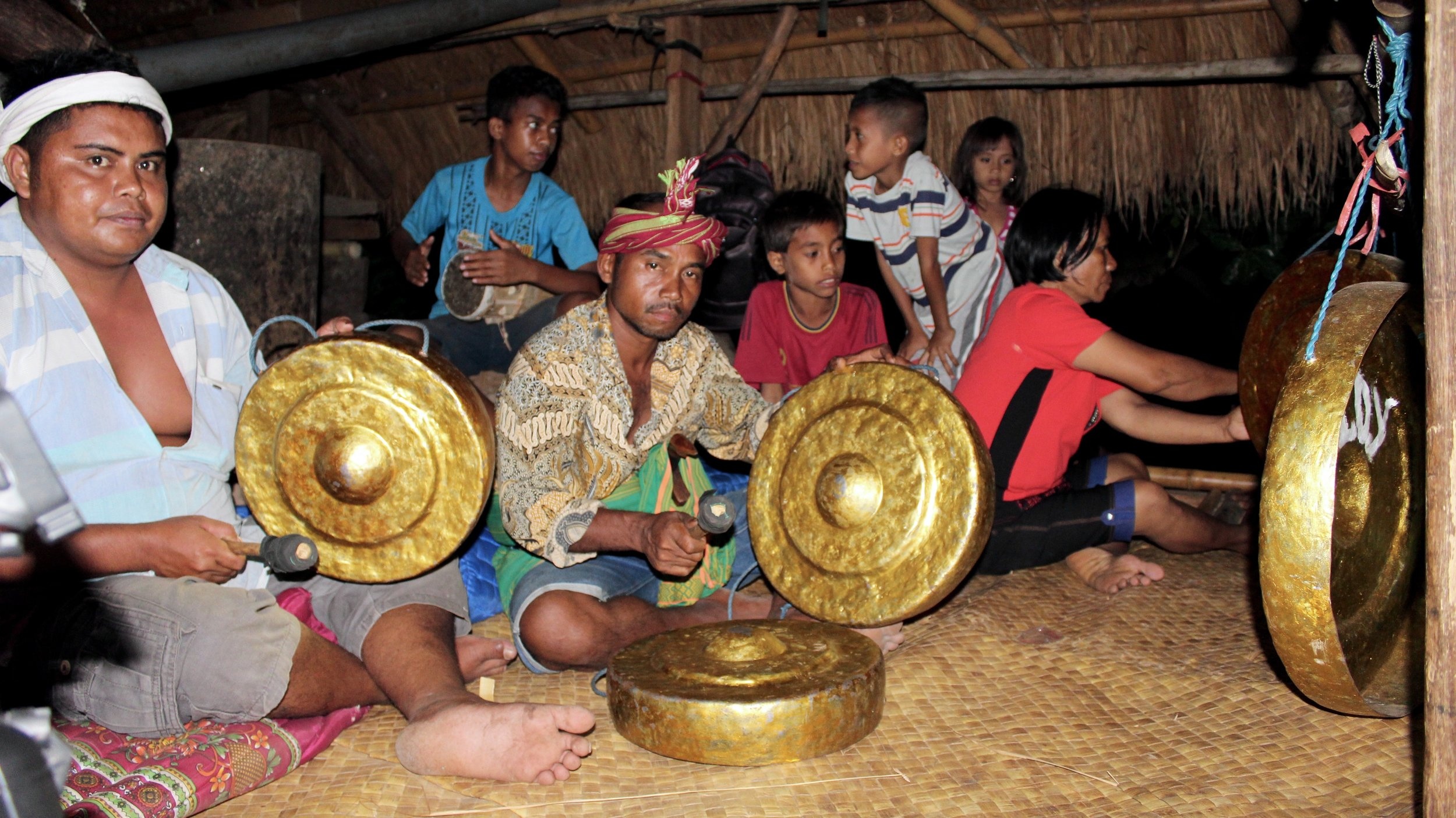 Christmas gongs, Ancestral music, Catholic church, Sumba aural archipelago, 2500x1410 HD Desktop