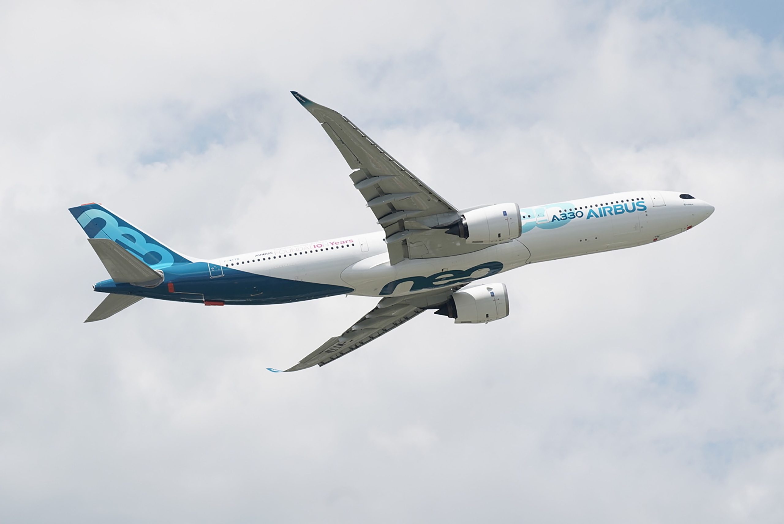 Airbus, Malaysia Airlines fleet renewal, Upscale air travel, Enhancing the Malaysian experience, 2560x1720 HD Desktop