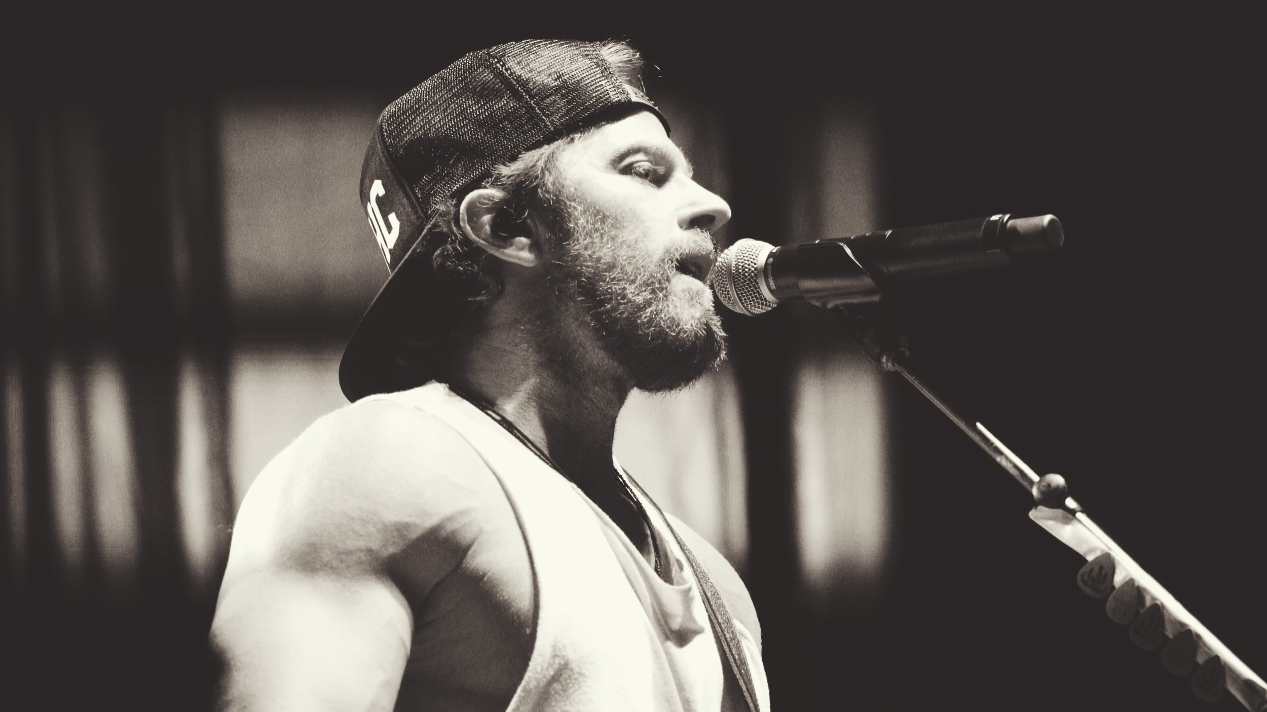 Kip Moore, Still frames, Captivating imagery, Acoustic ballads, 2500x1410 HD Desktop