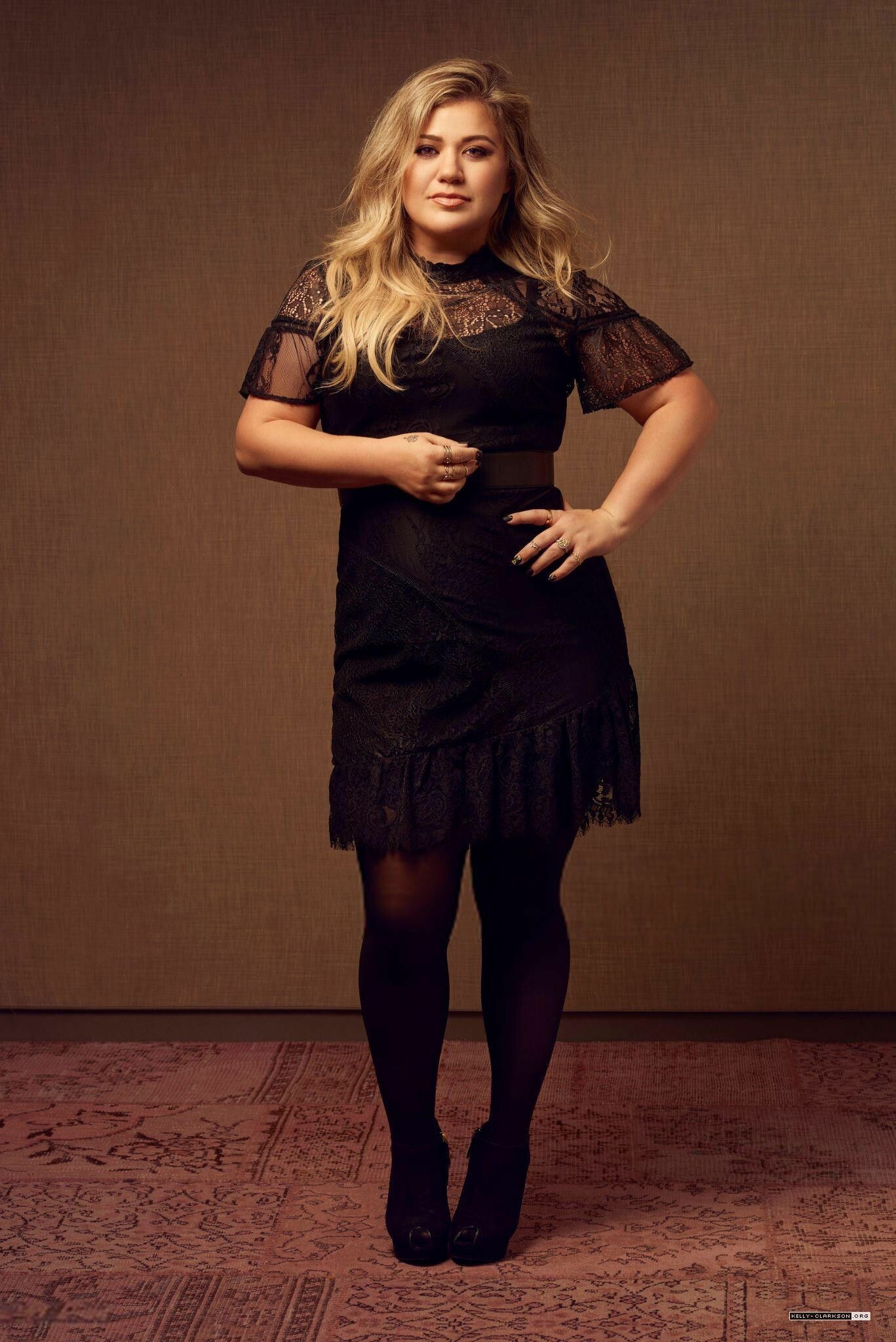 2017 UK You Magazine, Kelly Clarkson Wallpaper, 1370x2050 HD Phone