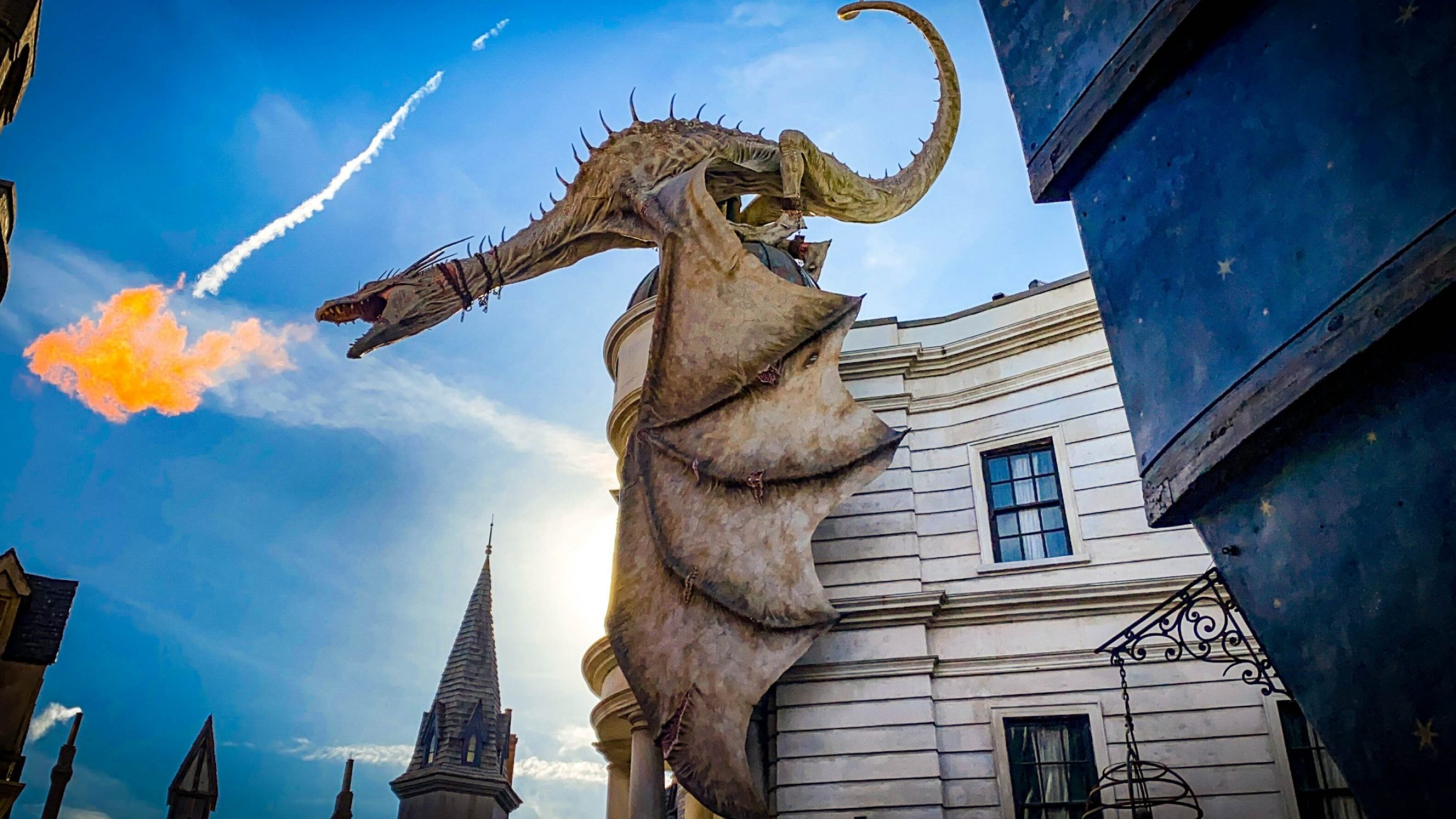 Universal Studios Hollywood, Wizarding World wallpapers, Diagon Alley magic, Allears showcase, 2560x1440 HD Desktop