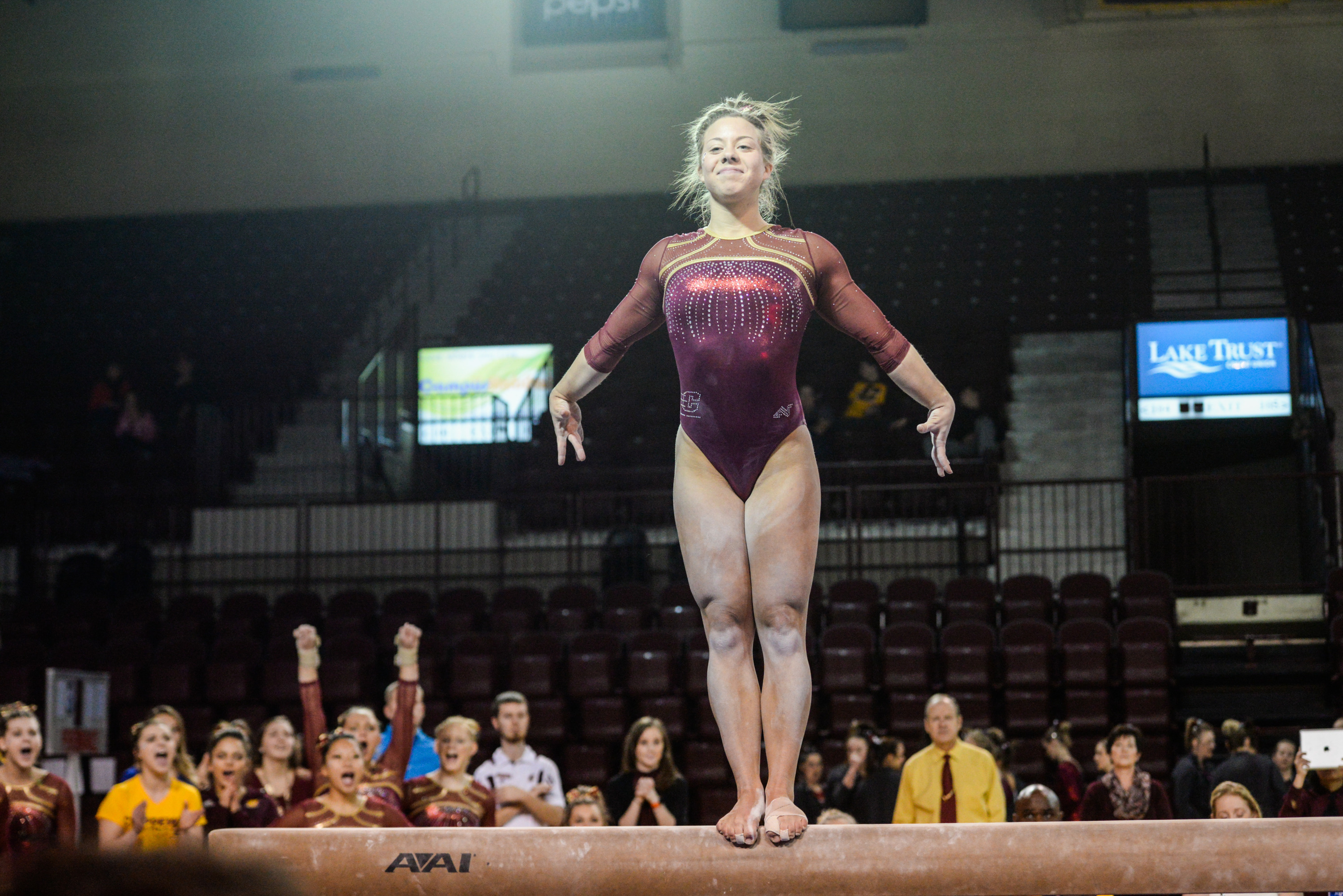 CMU gymnasts, Balance Beam Wallpaper, 3000x2010 HD Desktop