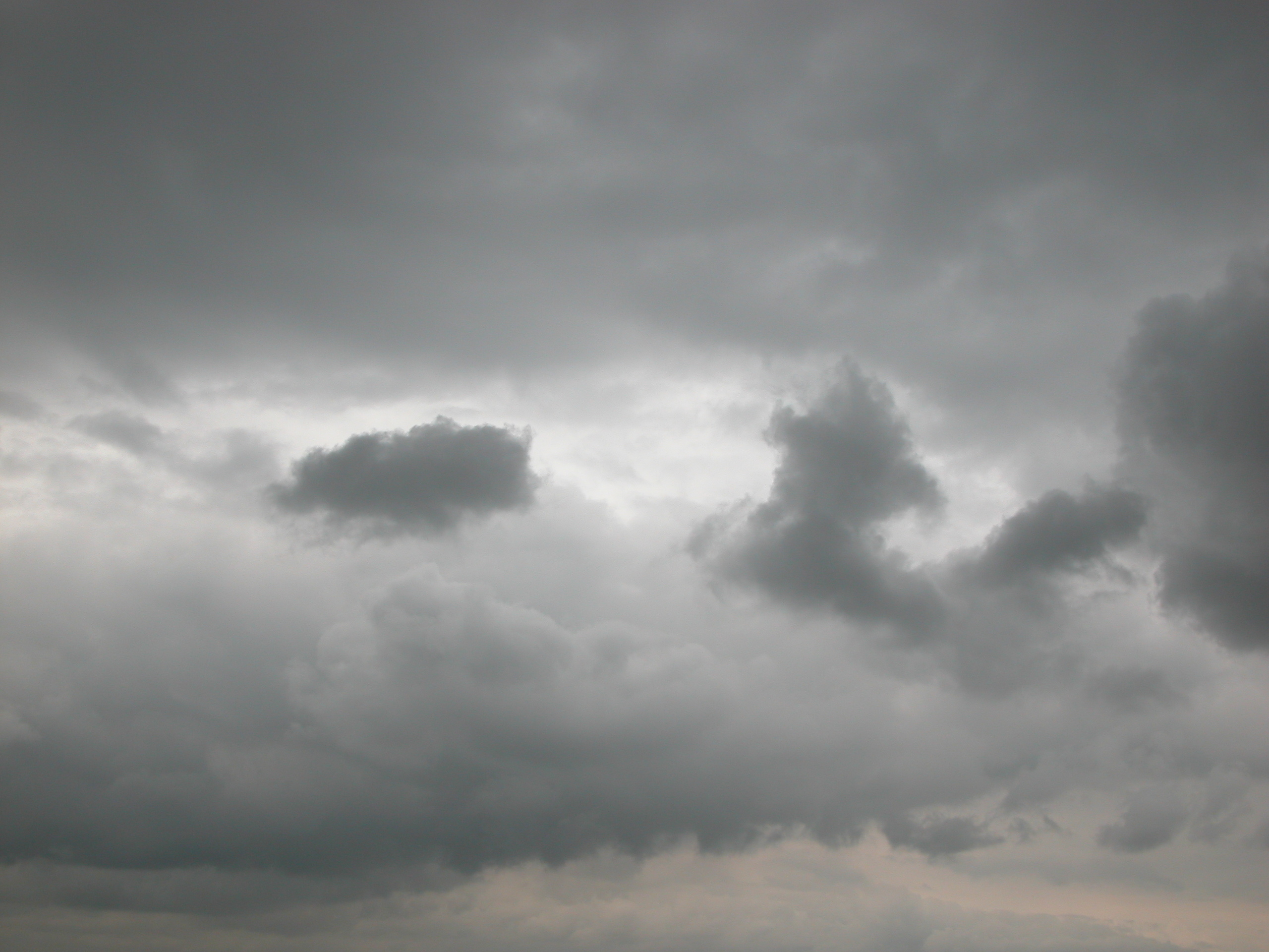 Gray Cloudy Sky, Murky and boding clouds, Dark and ominous sky, Eerie sky atmosphere, 2560x1920 HD Desktop