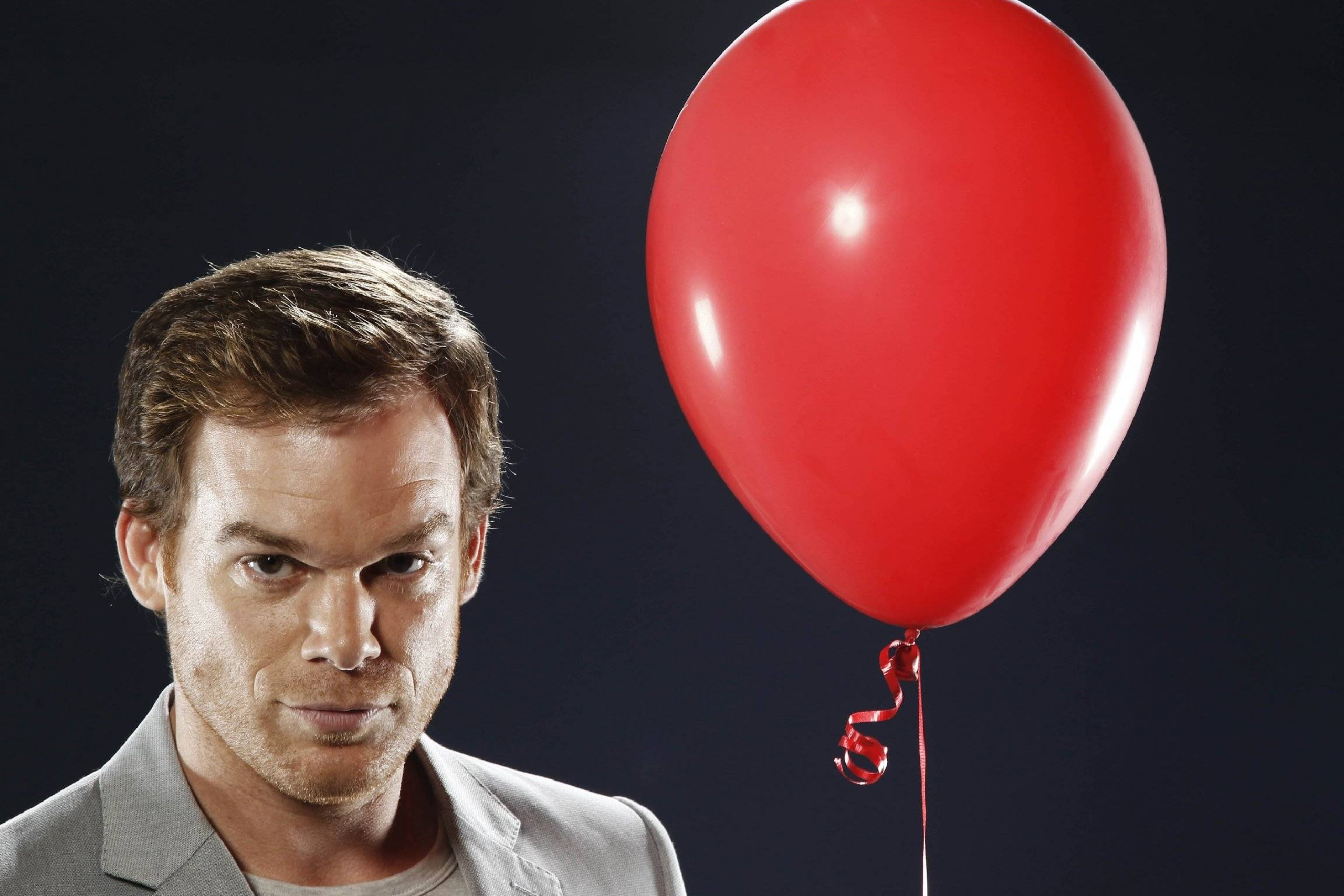 Michael C. Hall, Critical acclaim, Versatile actor, Powerful on-screen presence, 2560x1710 HD Desktop