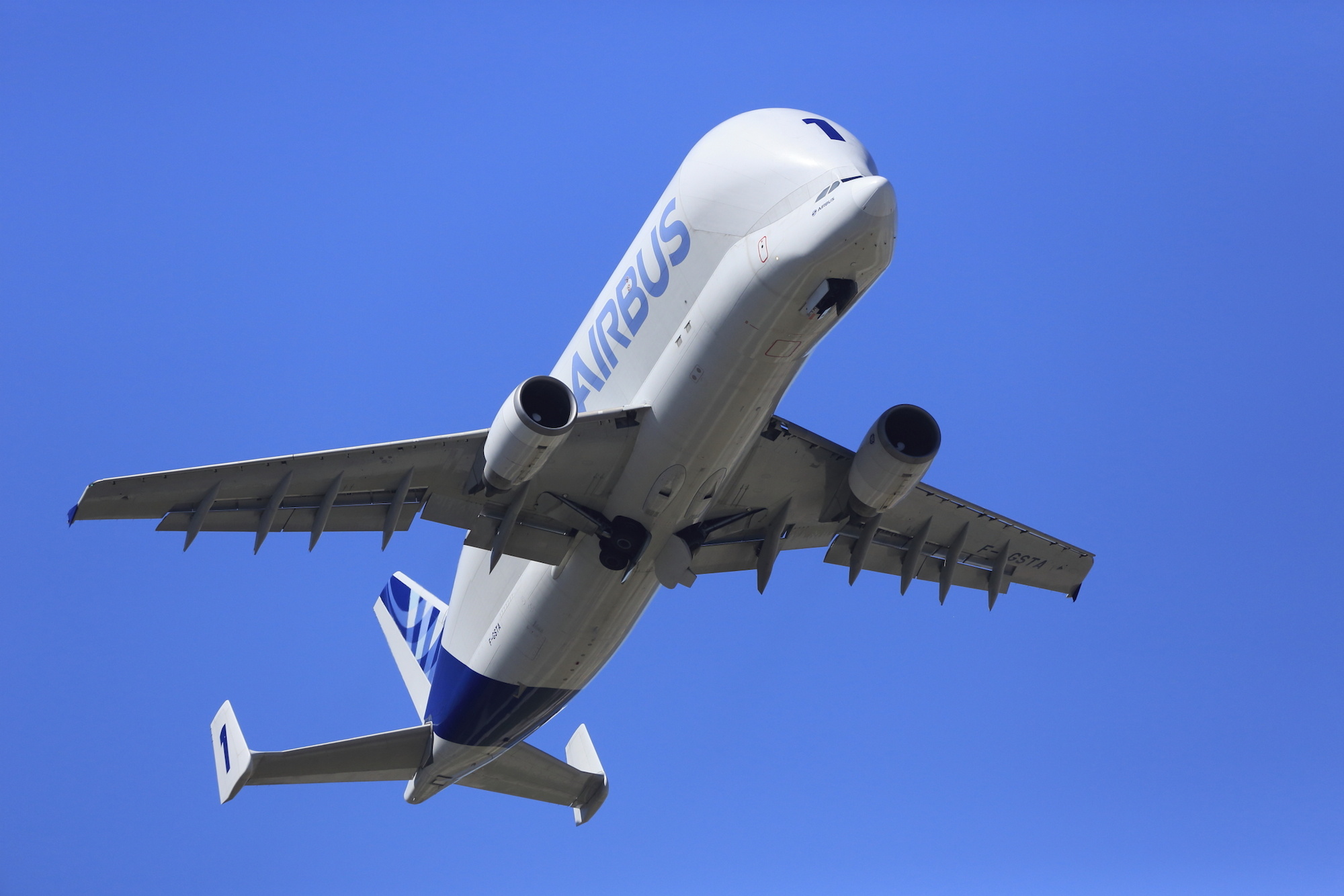 Airbus Beluga, Super transporter, CNN travel, 2000x1340 HD Desktop