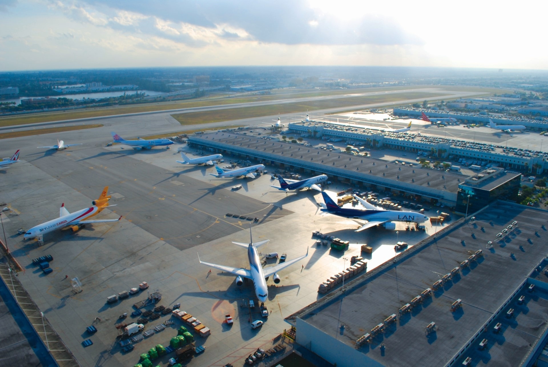 Miami International Airport, Cargo record, International cargo hub, Cargo industry news, 1920x1290 HD Desktop