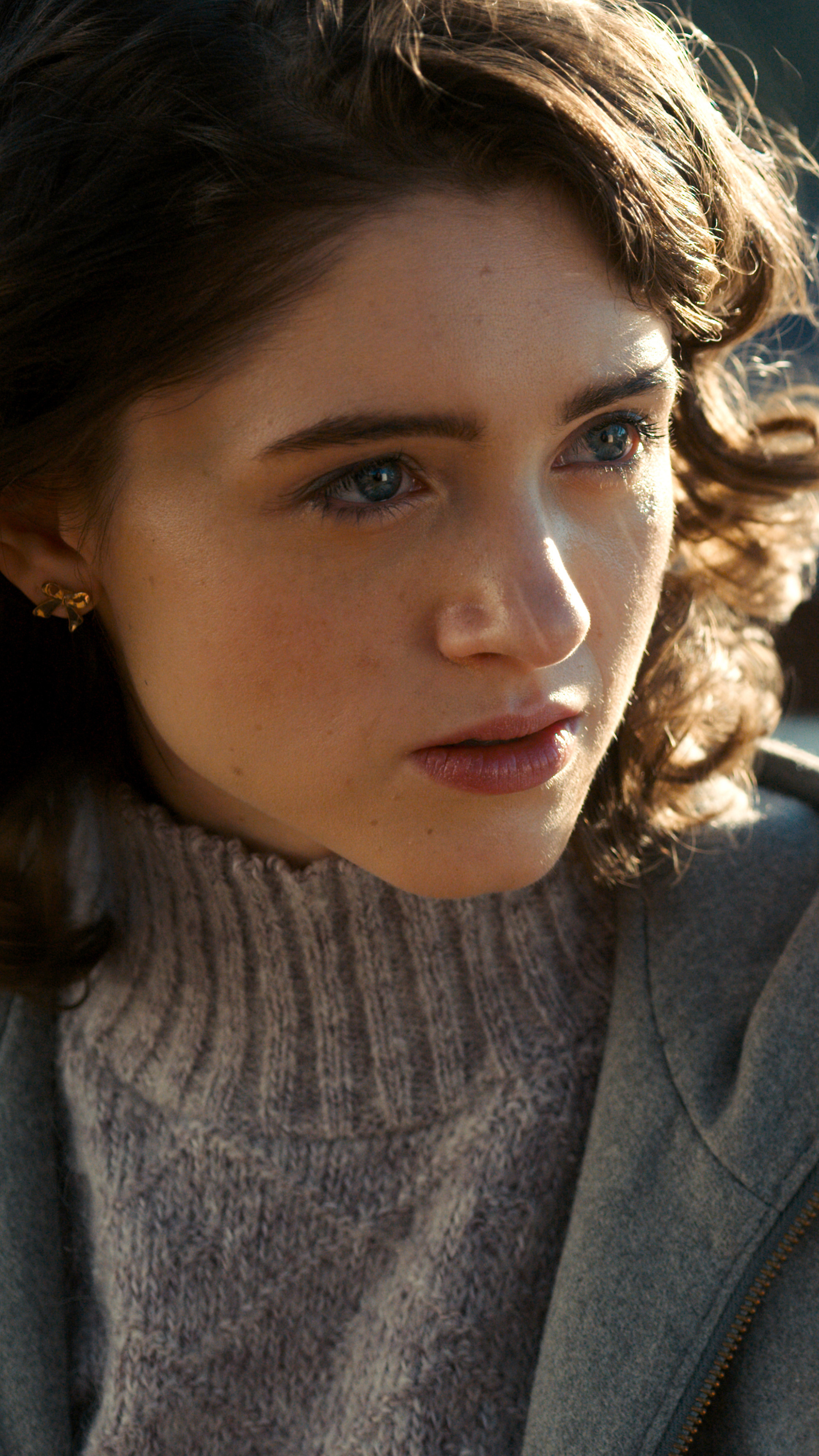 Natalia Dyer, Nancy in Stranger Things season 2, Sony Xperia, 2160x3840 4K Phone