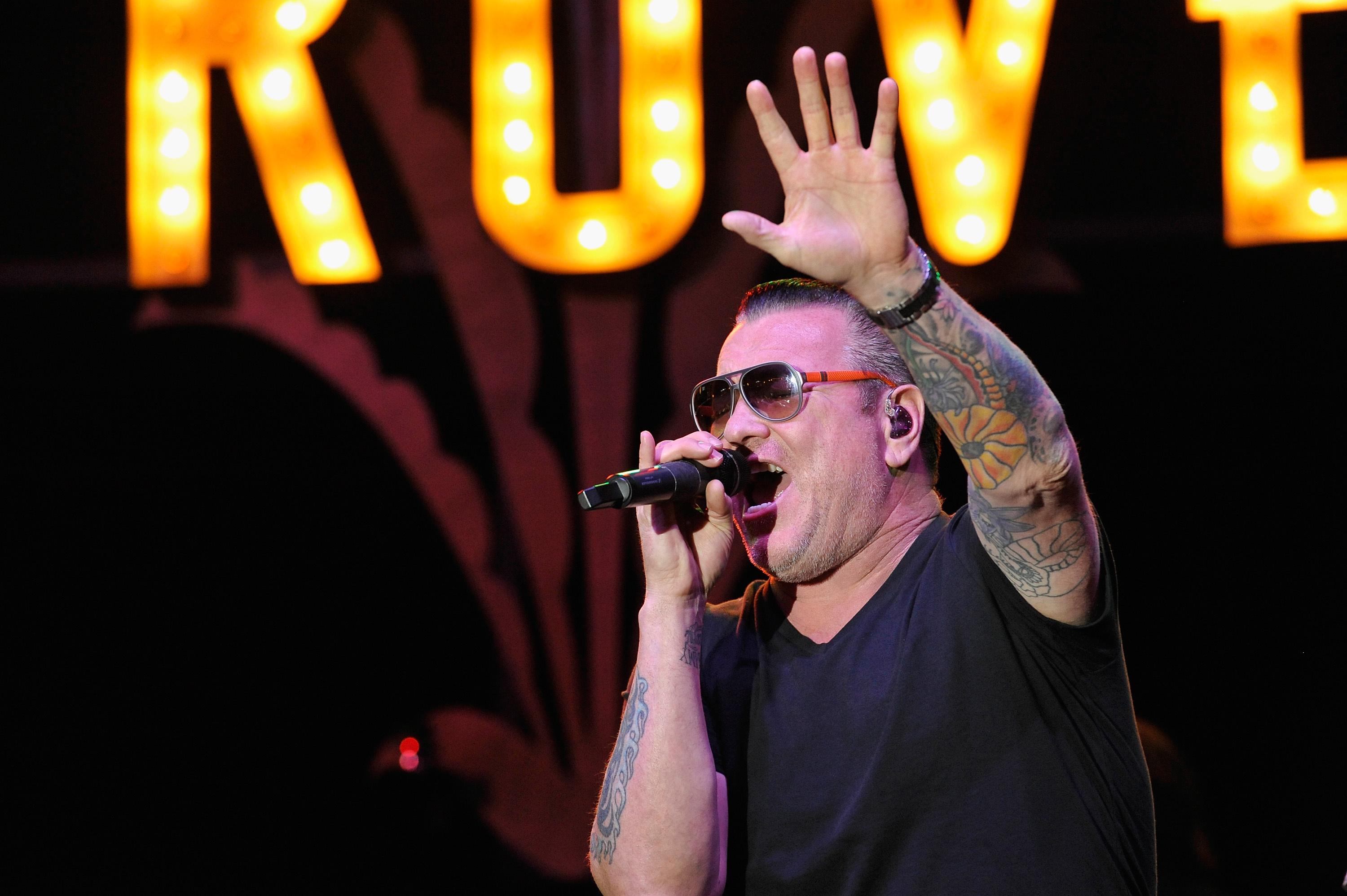 Smash Mouth concert, Controversial history, Steve Harwell, Public image, 3000x2000 HD Desktop