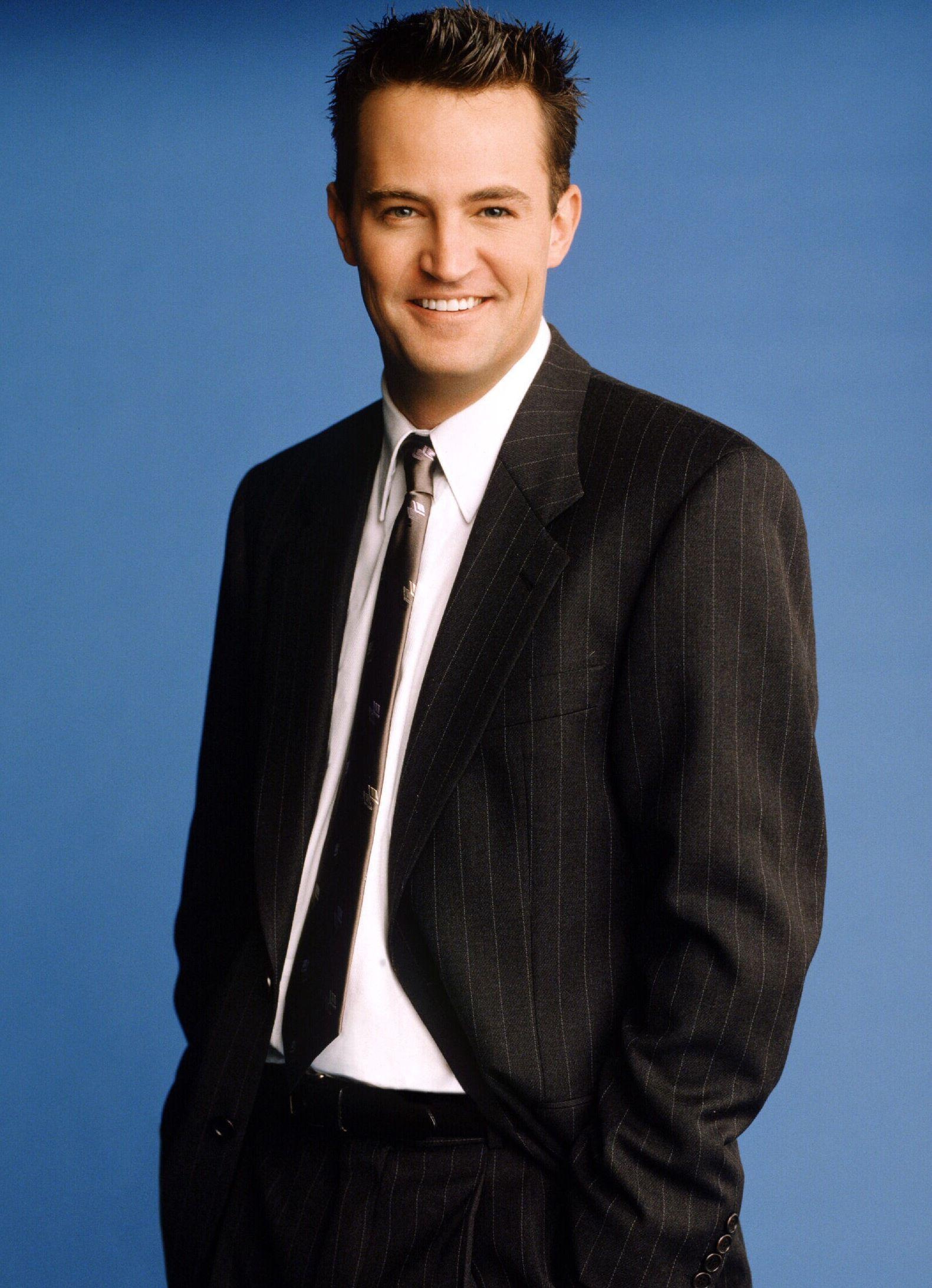 Chandler Bing wallpapers, Chandler Bing background images, 1590x2190 HD Phone