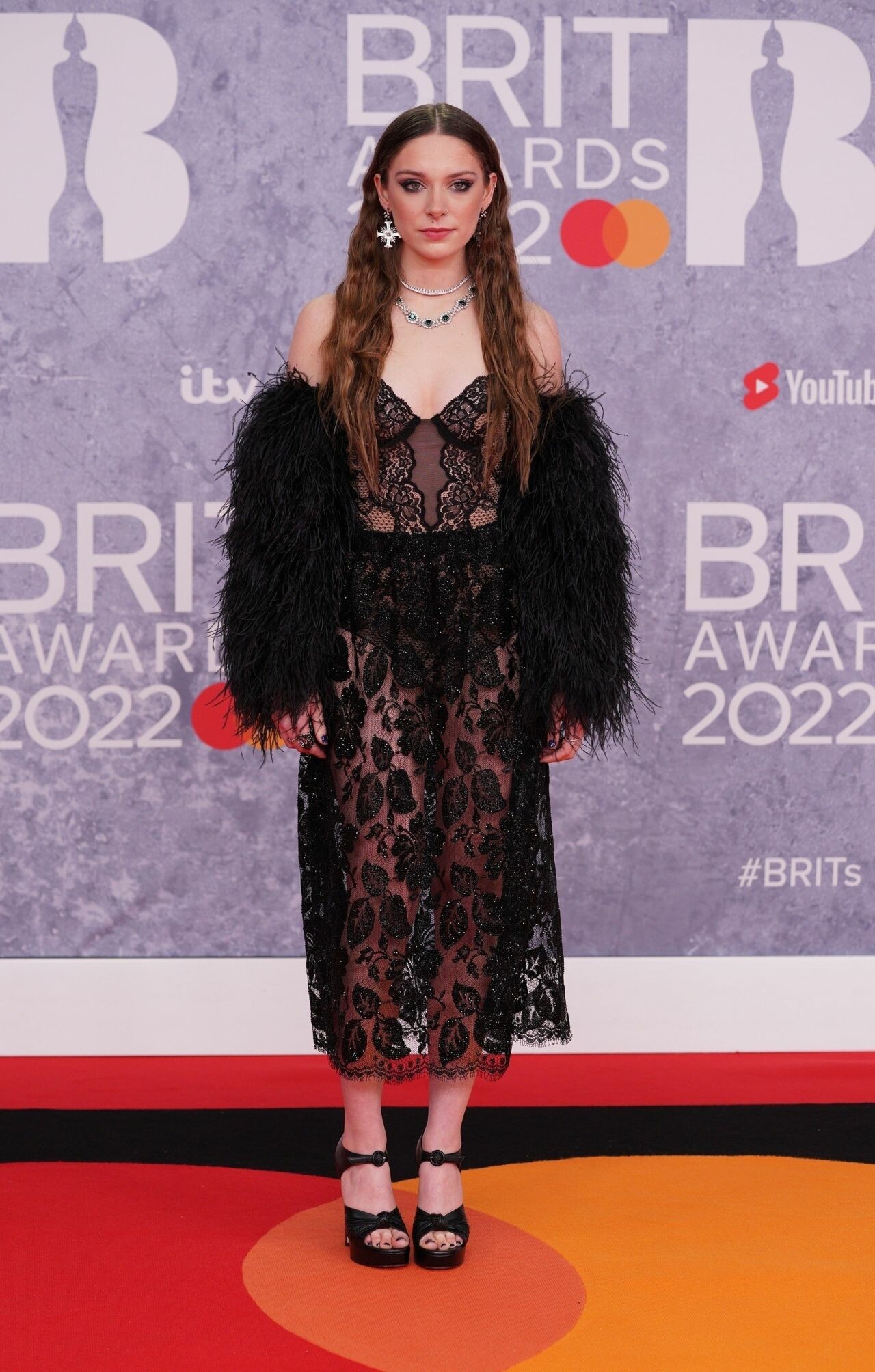 Brit Awards 2022, Celebrity fashion, Red carpet arrivals, High-profile guests, 1280x2010 HD Phone