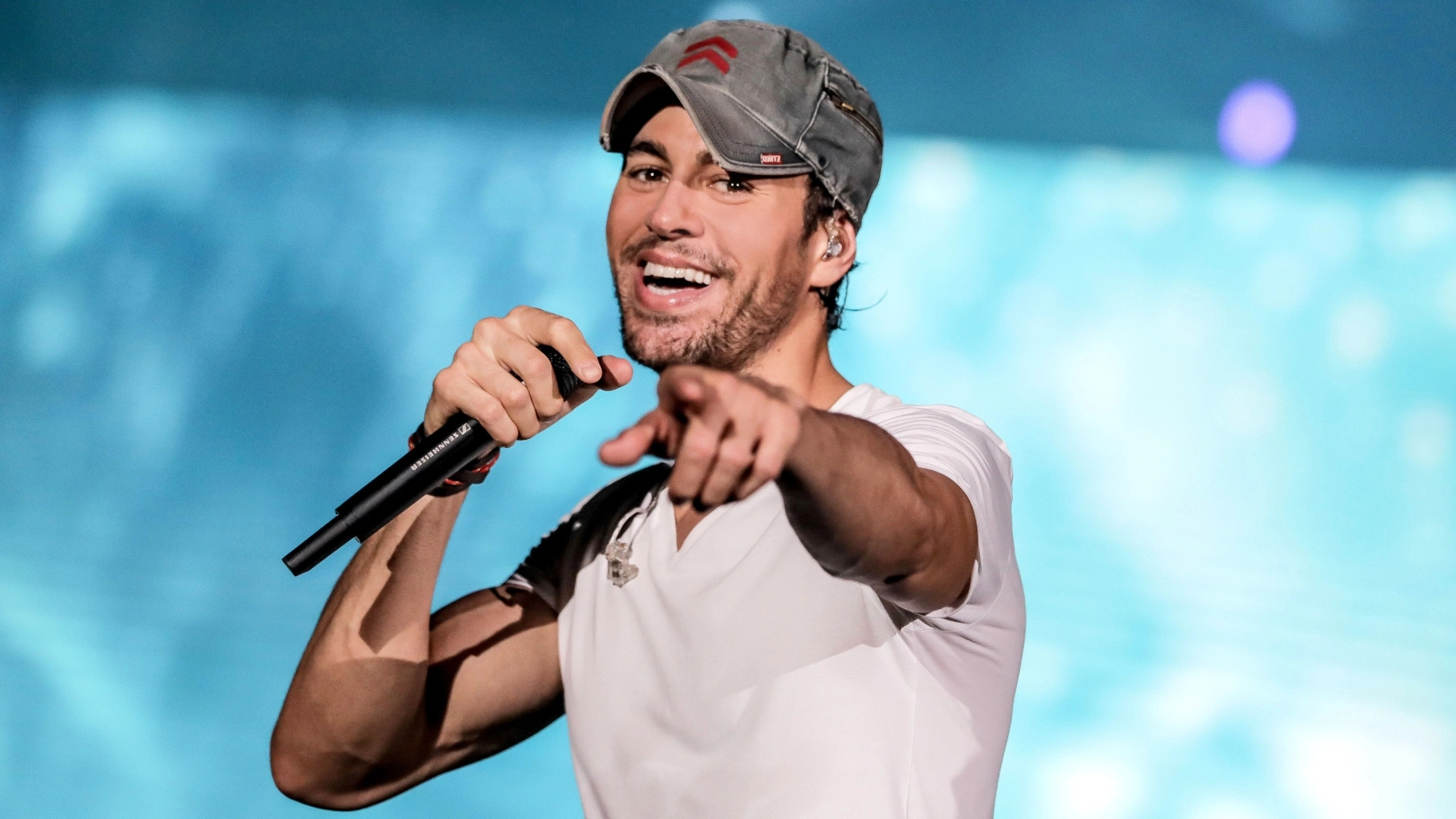 Enrique Iglesias, 2-year-old son, Giggle, Rare video, 1920x1080 Full HD Desktop