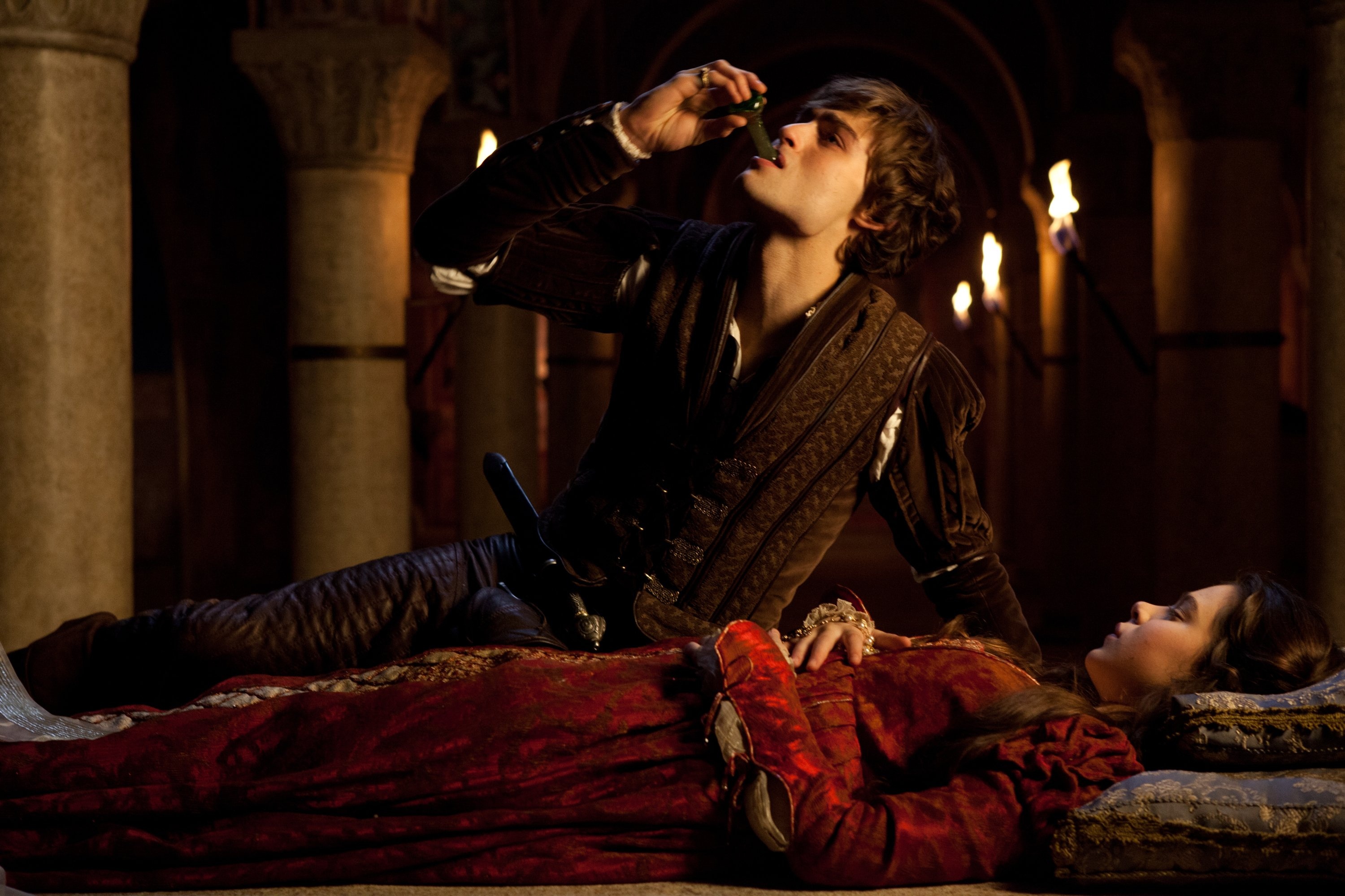 Romeo + Juliet, Romantic tragedy, Iconic love story, Verona setting, 3000x2000 HD Desktop