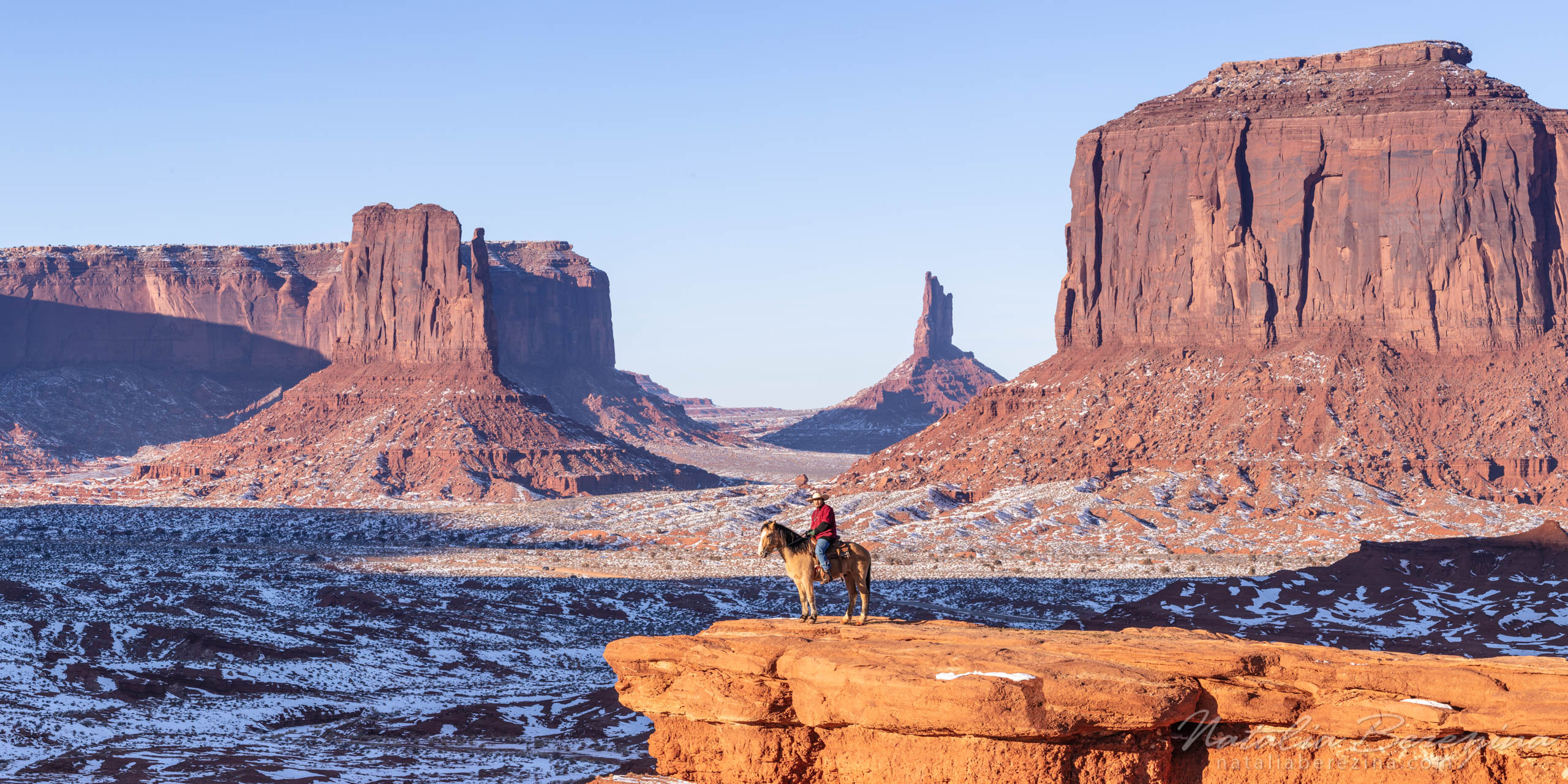 Monument Valley tribal park, Arizona desert, Nature abstracts, Travel photography, 2560x1280 Dual Screen Desktop