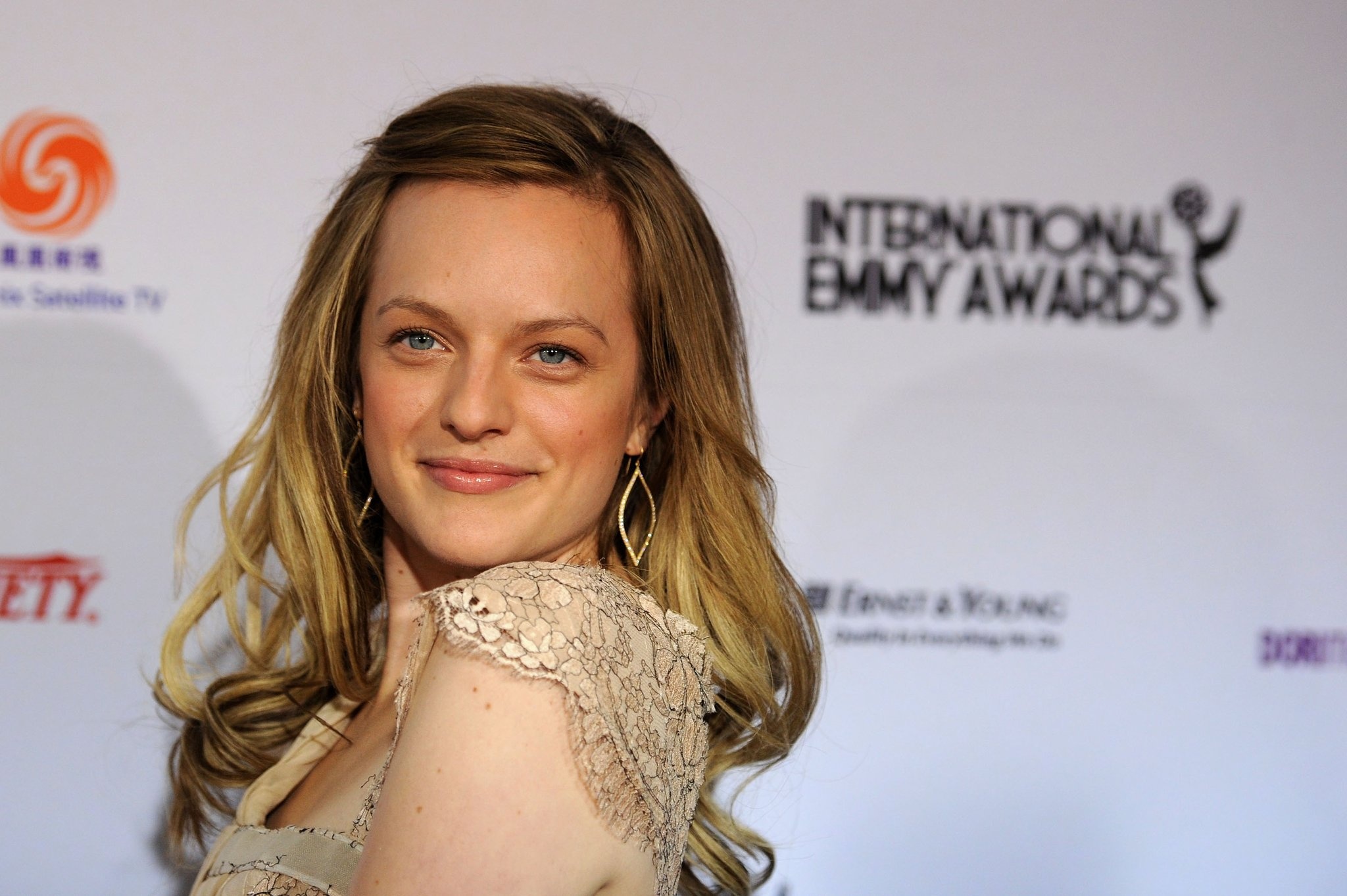 Emmy Awards, Elisabeth Moss, Wallpapers, 2050x1370 HD Desktop