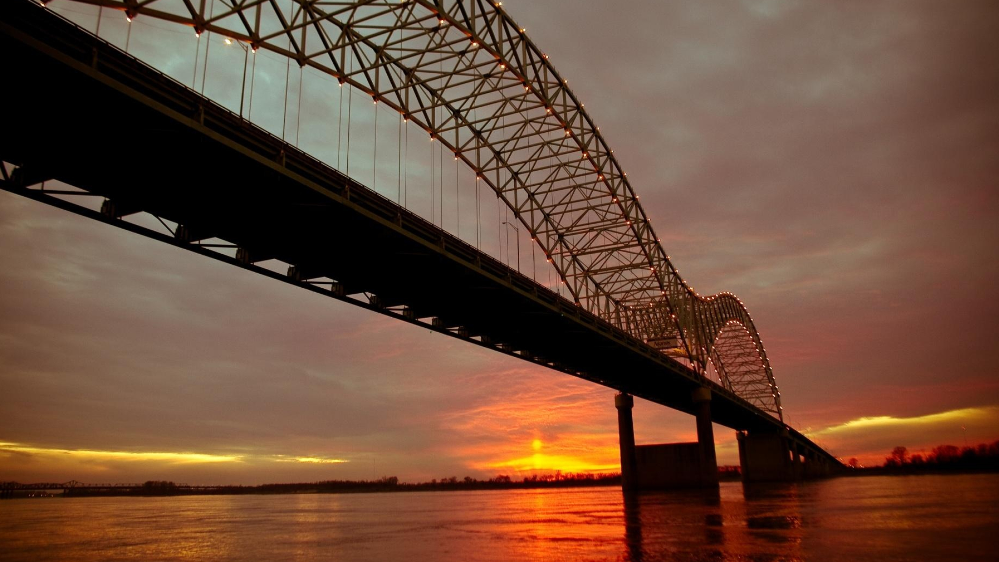 The Mississippi River, Mighty flow, River views, Serenity, 2050x1160 HD Desktop